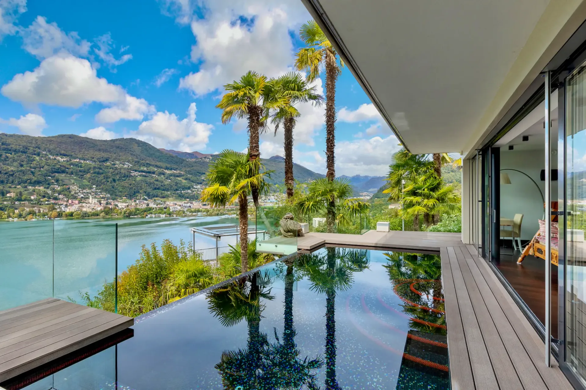 Moderna Villa di Lusso con Vista Lago di Lugano e Darsena Privata