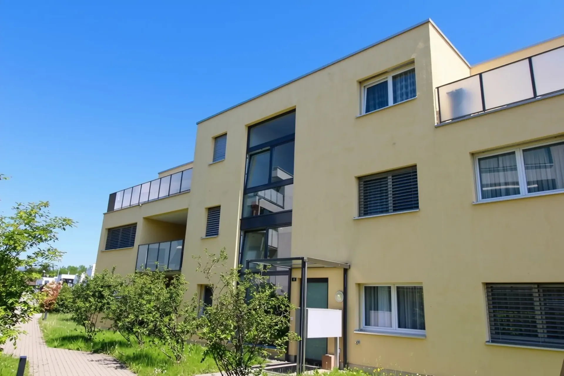 Lichtdurchflutete 5.5-Zimmerwohnung im Oberland zu vermieten