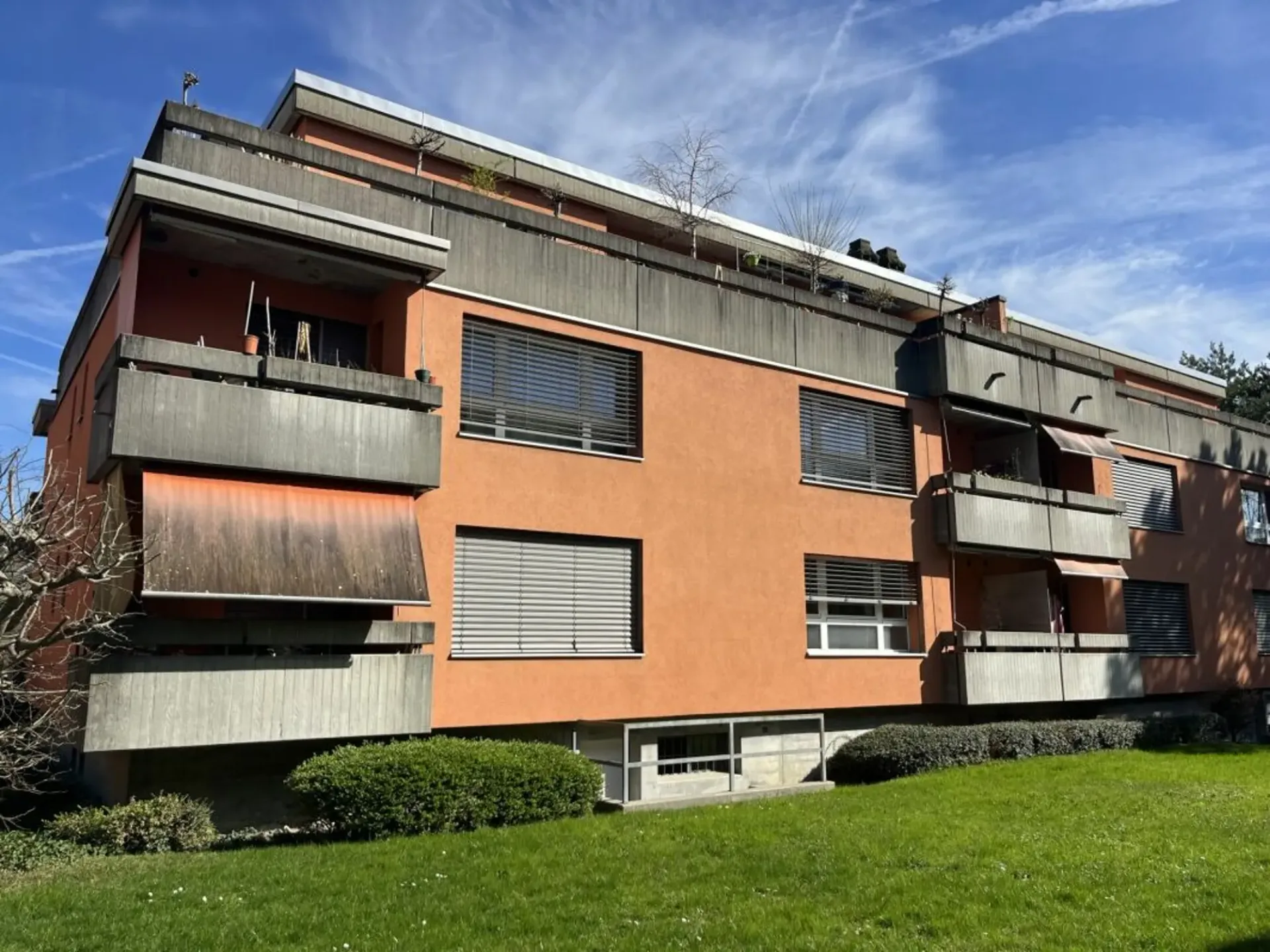 Motorrad-Einstellplatz in Reinach
