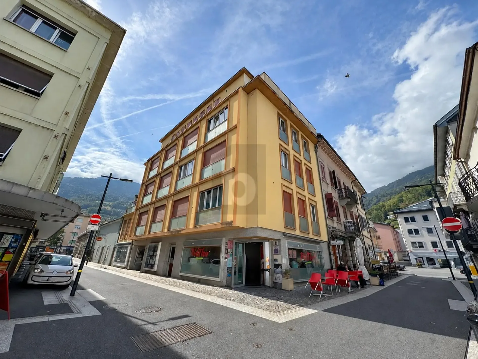 SPACIOUS AND IDEALLY LOCATED
