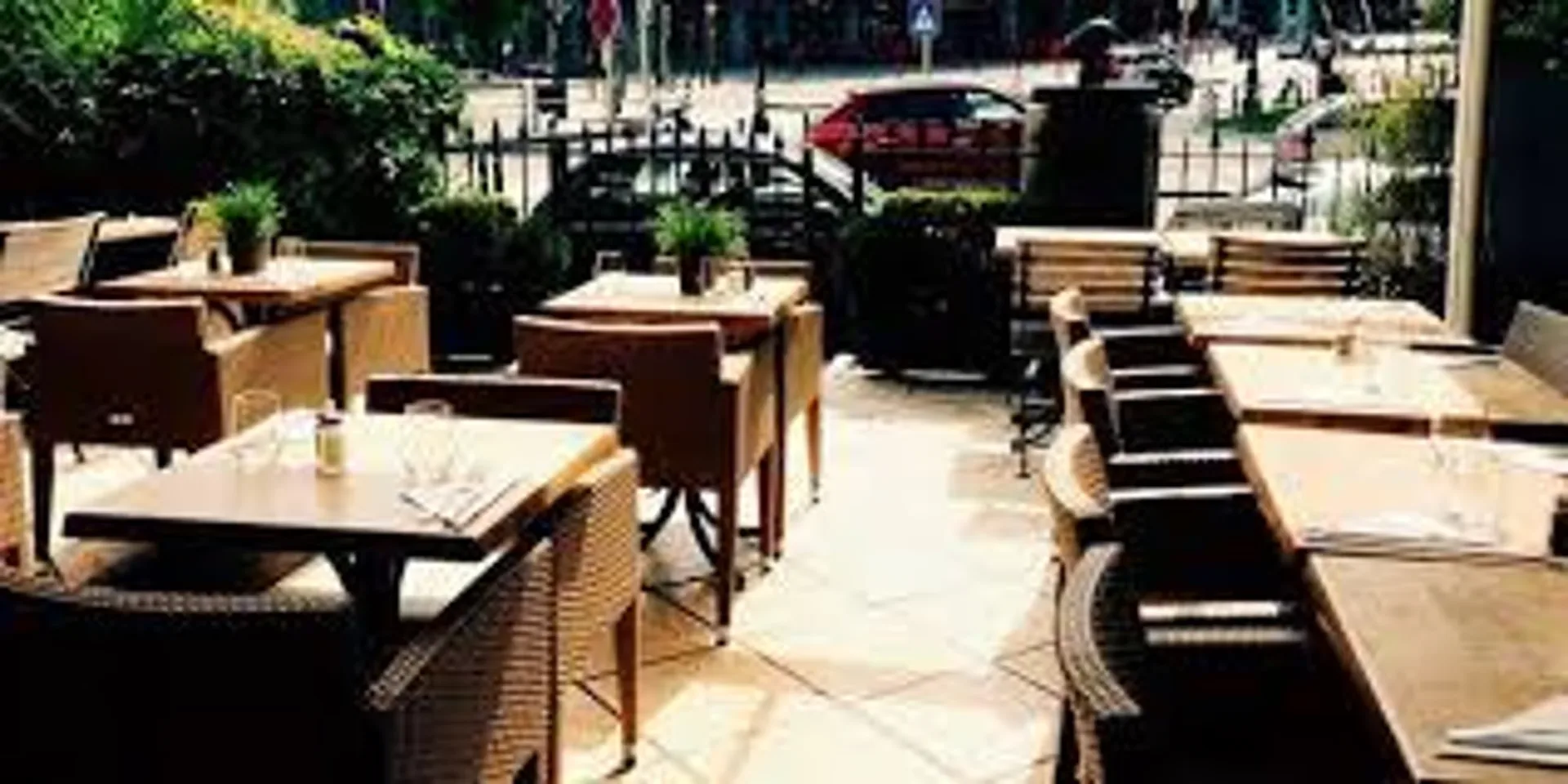 RESTAURANT IN VERSOIX SCHLÜSSEL ÜBERGABE - SCHÖNE SICHTBARKEIT