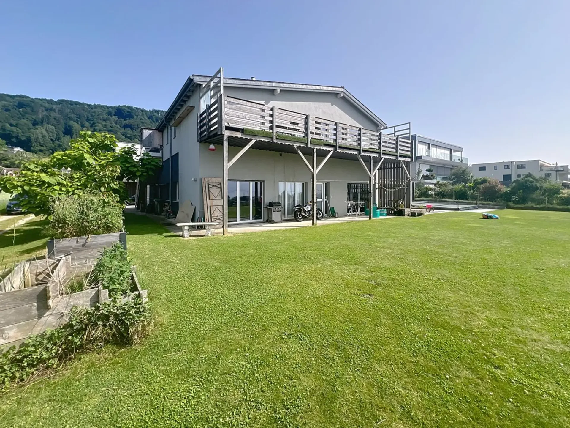 Wollen Sie eine Wohnung mit Garten und Blick auf den See?
