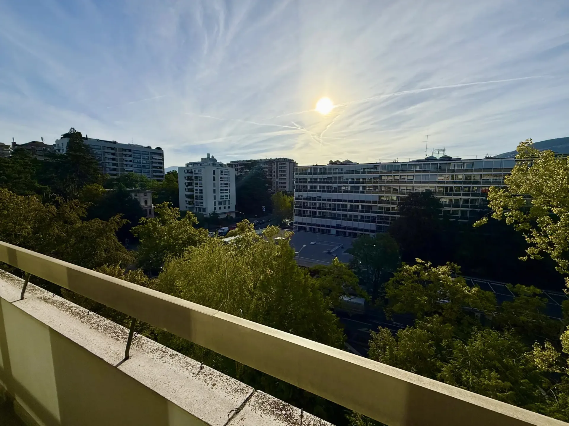 Blühend - Schöne 4-Zimmer-Durchgangswohnung im 6. Stock