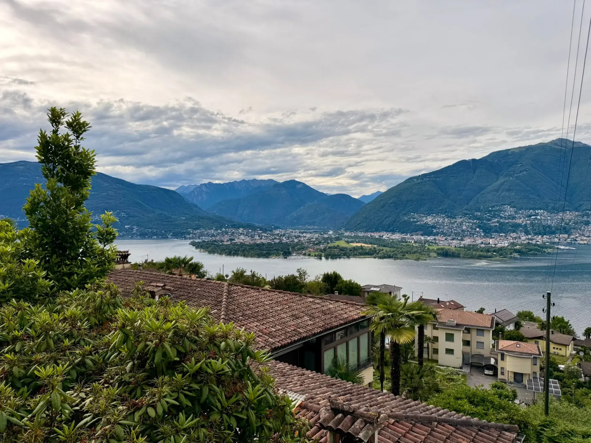 Rustikales Tessiner Haus mit Blick auf den Lago Maggiore in Gambarogno