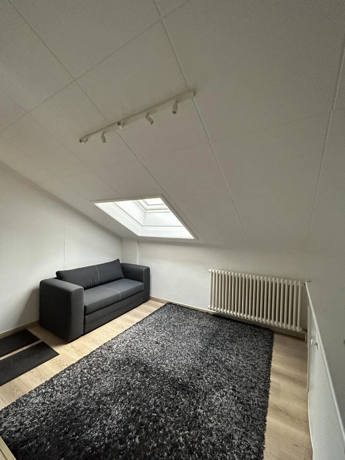 Helles Zimmer am Seeufer