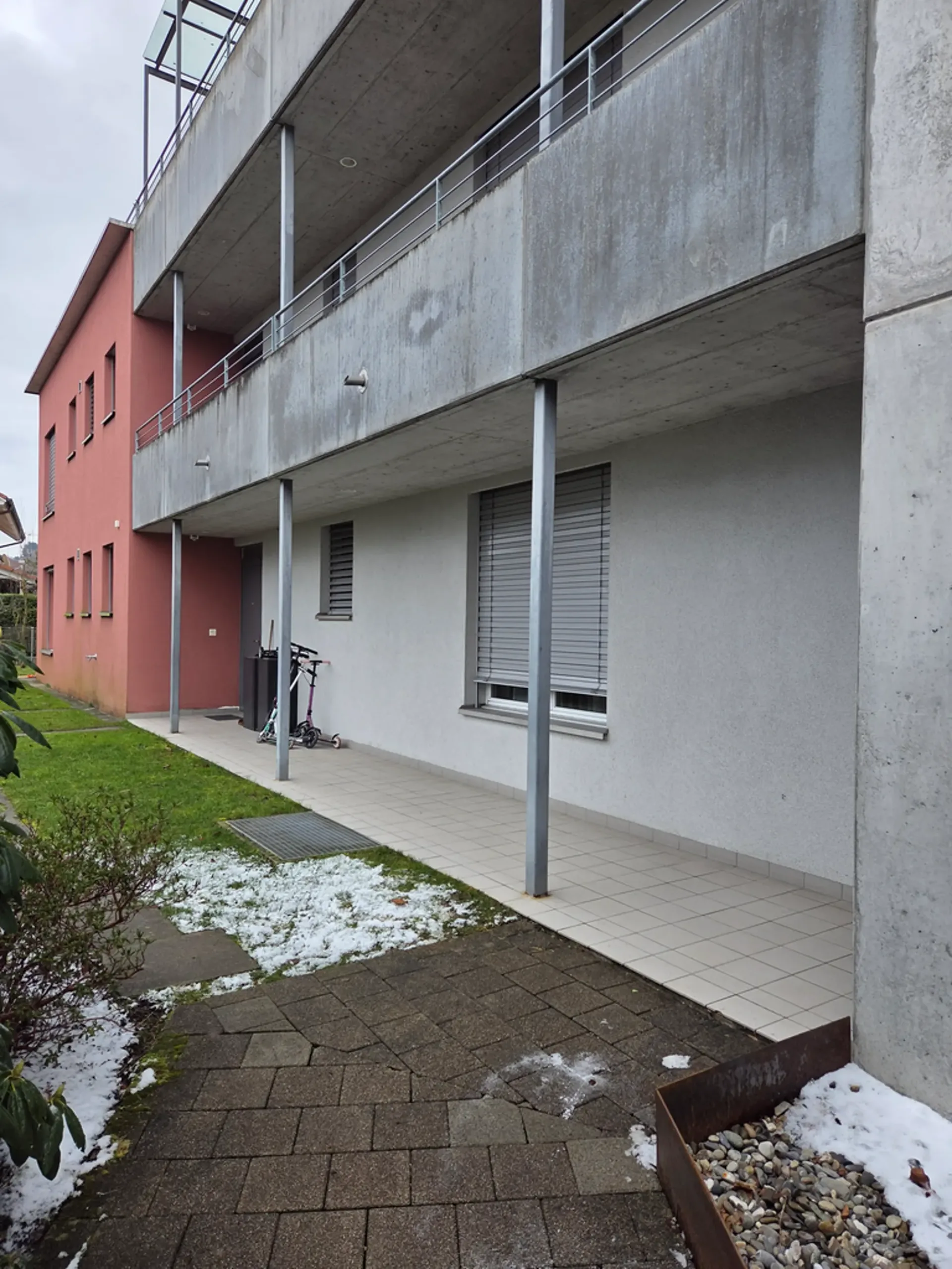 Familienfreundliche 3.5-ZWG mit Gartensitzplatz und Wintergarten