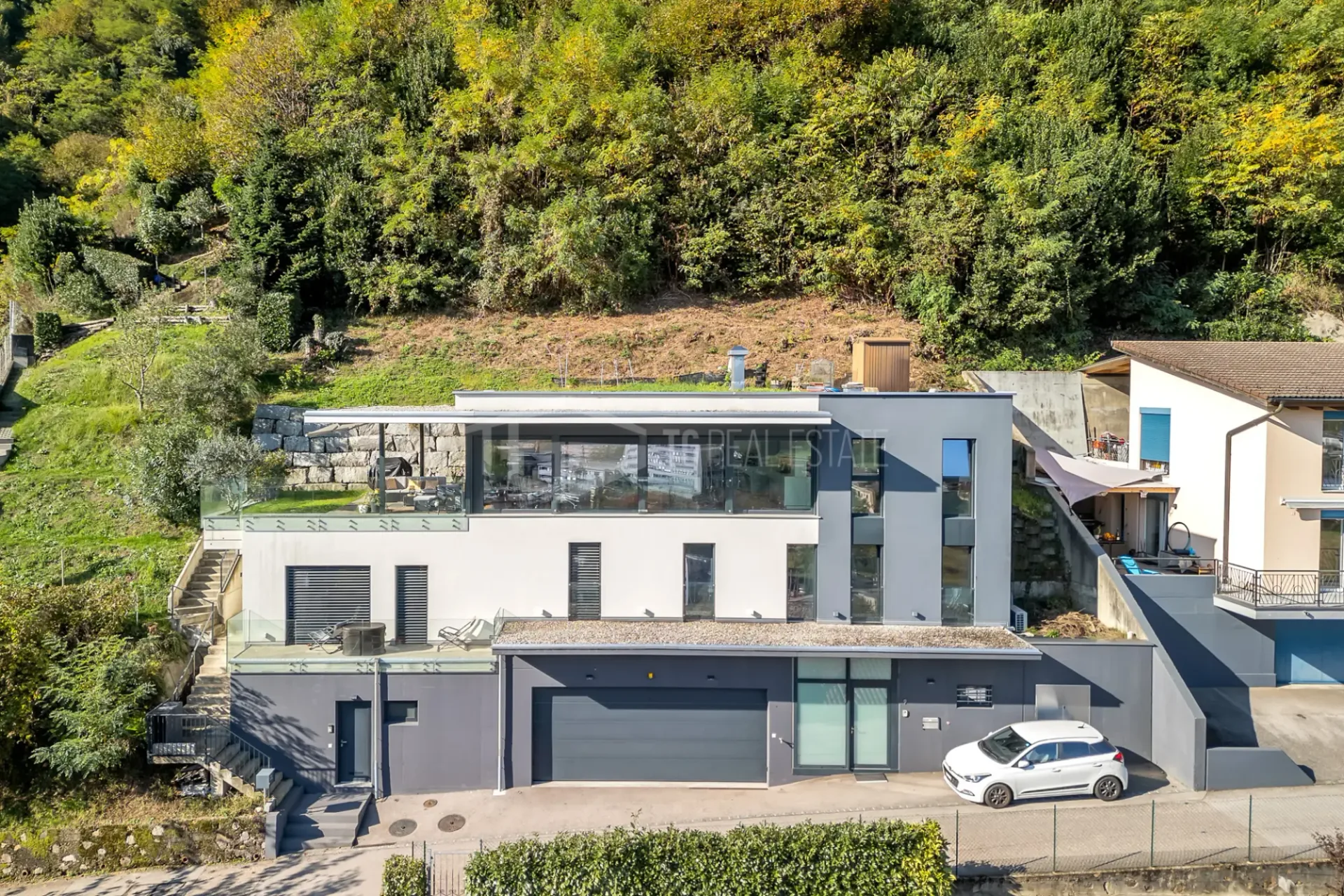 Moderne Villa mit Panoramablick und separater Wohnung