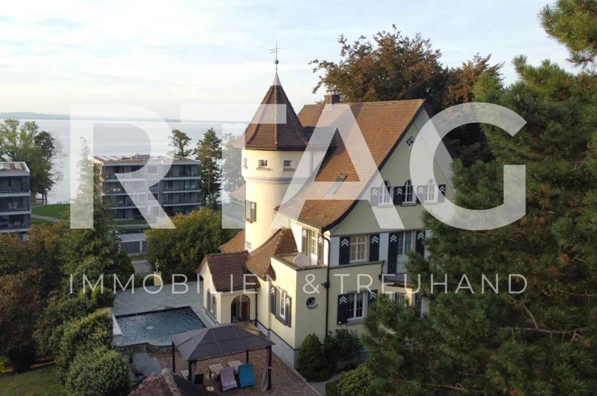 RESERVIERT | Herrschaftsvilla mit 2'008 m2 parkähnlichem Grundstück