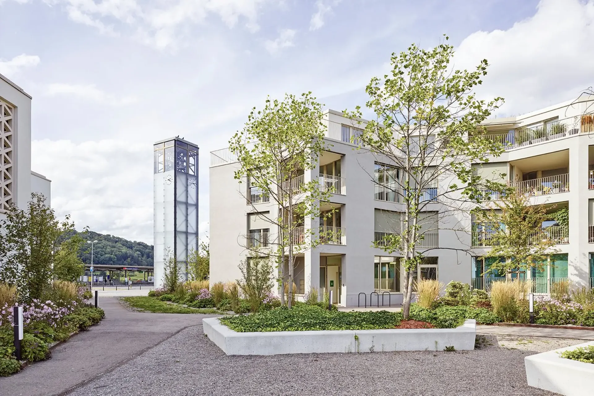 Einstellhallenplatz an zentraler Lage in Bonstetten zu vermieten