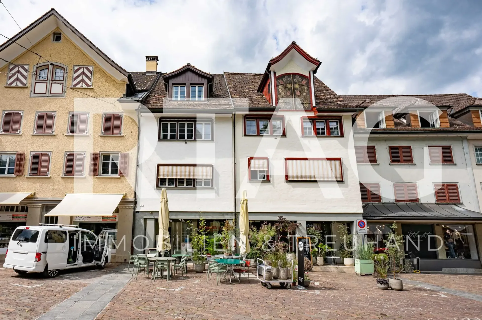Büro-/Praxisflächen