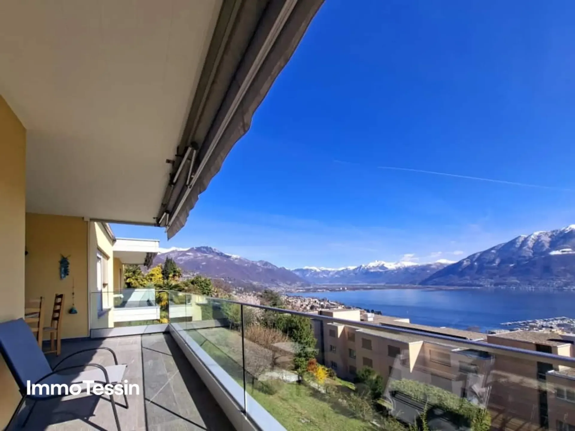LOCARNO-MONTI: Grosse & moderne Wohnung mit fantastischer 180 Panorama Seesicht über den Lago Maggiore