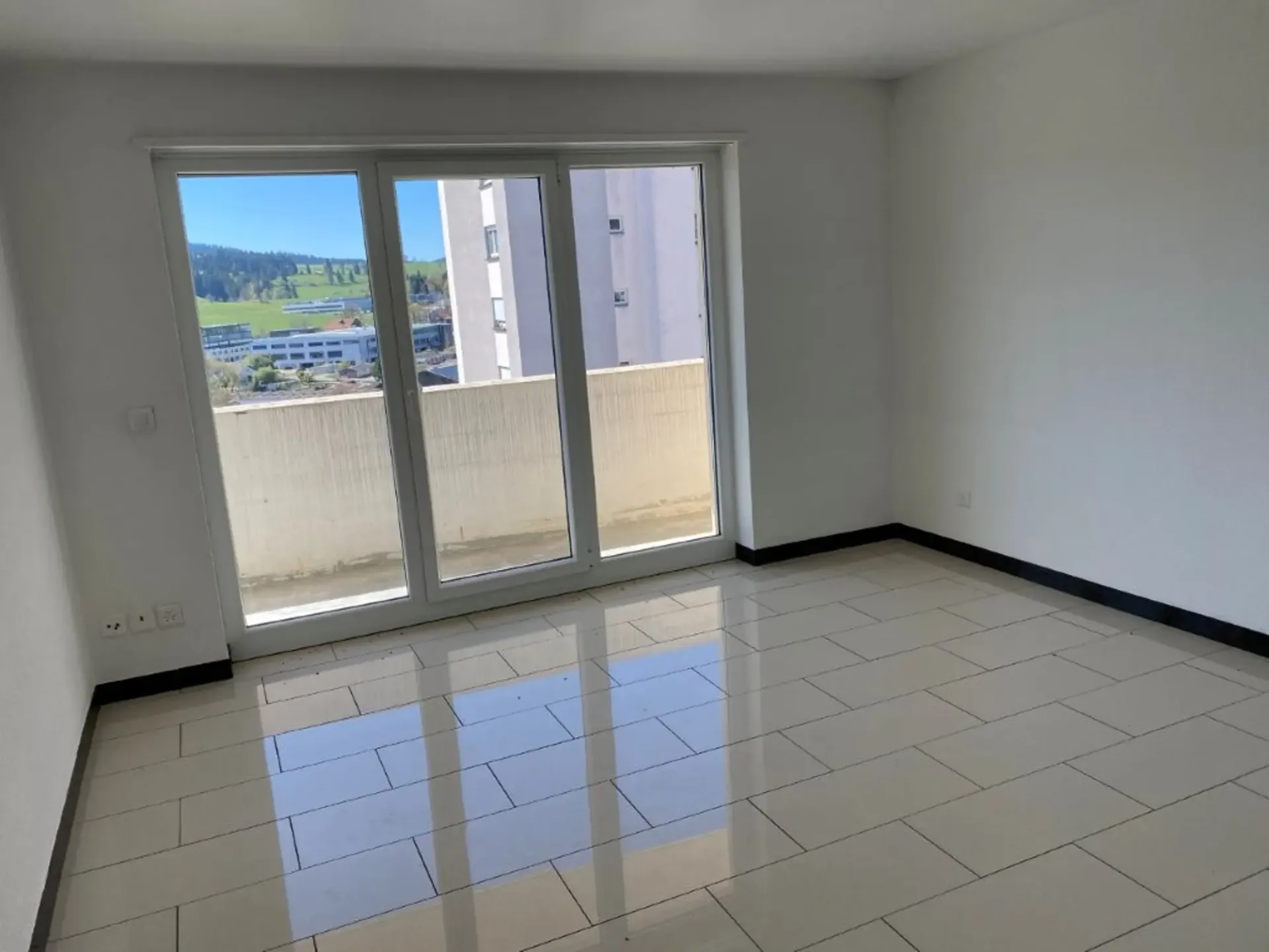 Appartamento moderno di 4.5 locali con balcone e vista panoramica – La Chaux-de-Fonds