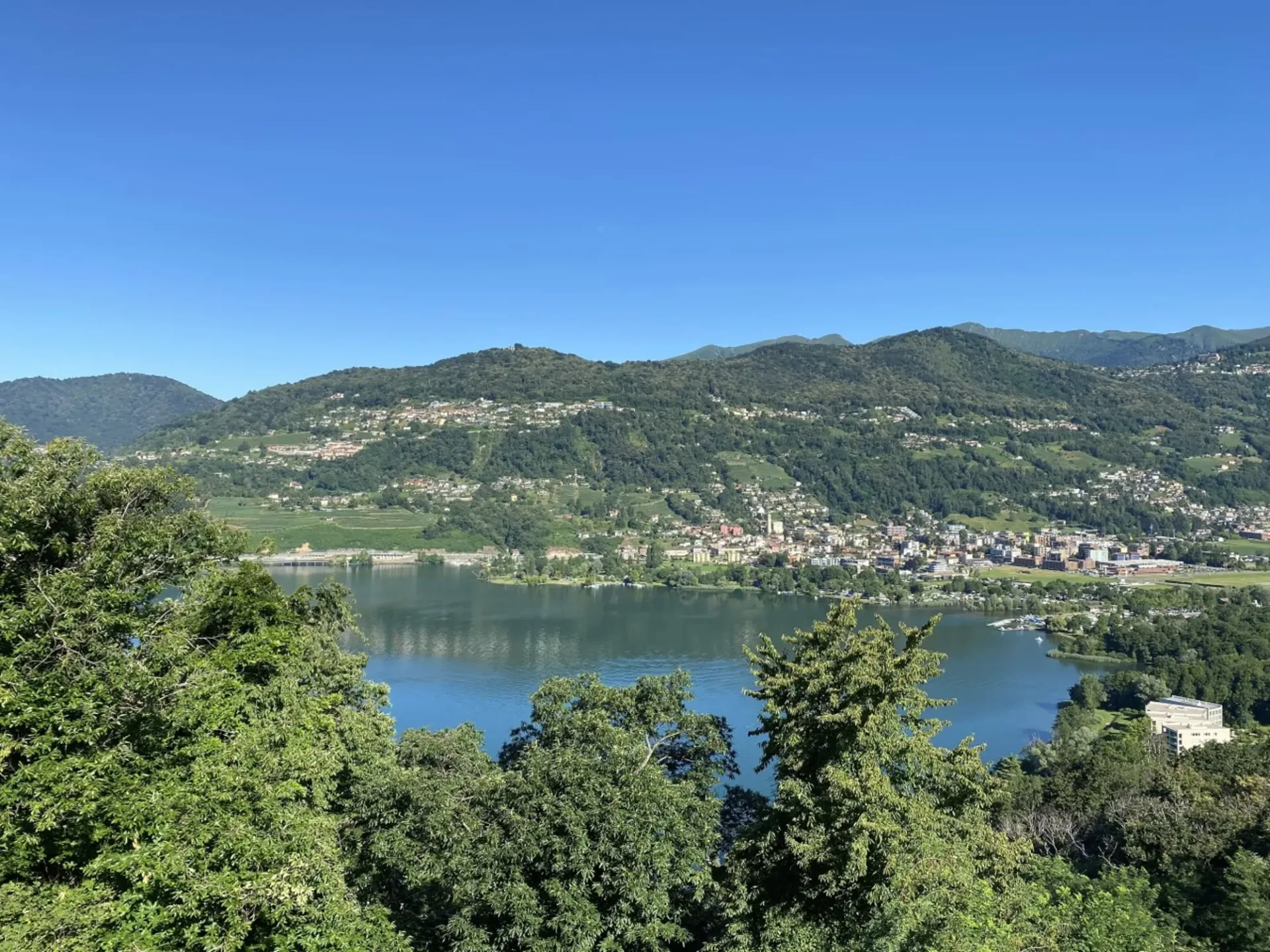 Exklusives 5.5-Zimmer-Wohnung mit Seeblick-Terrasse