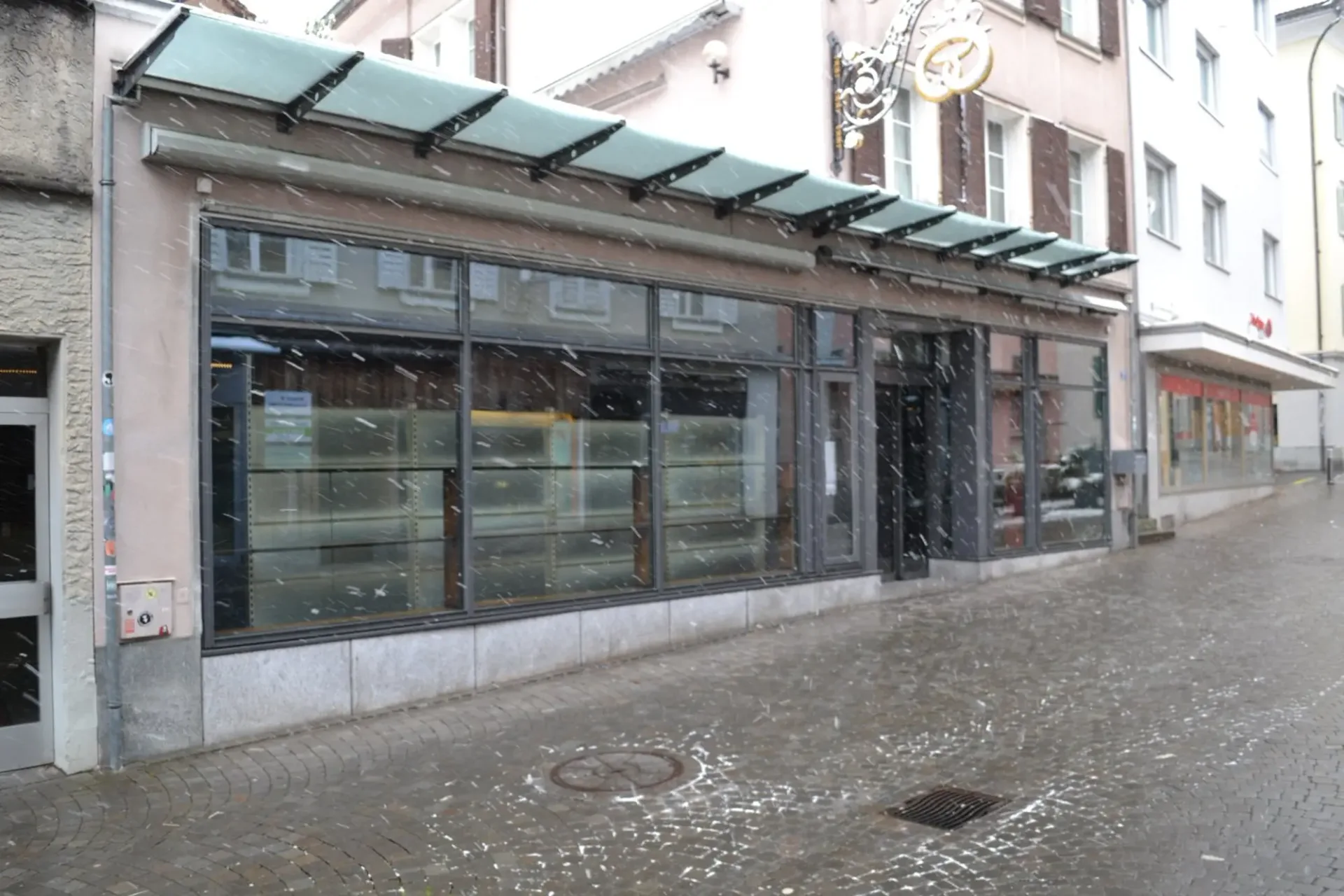 Moderne Geschäftsfläche im Zentrum von Altdorf zu vermieten