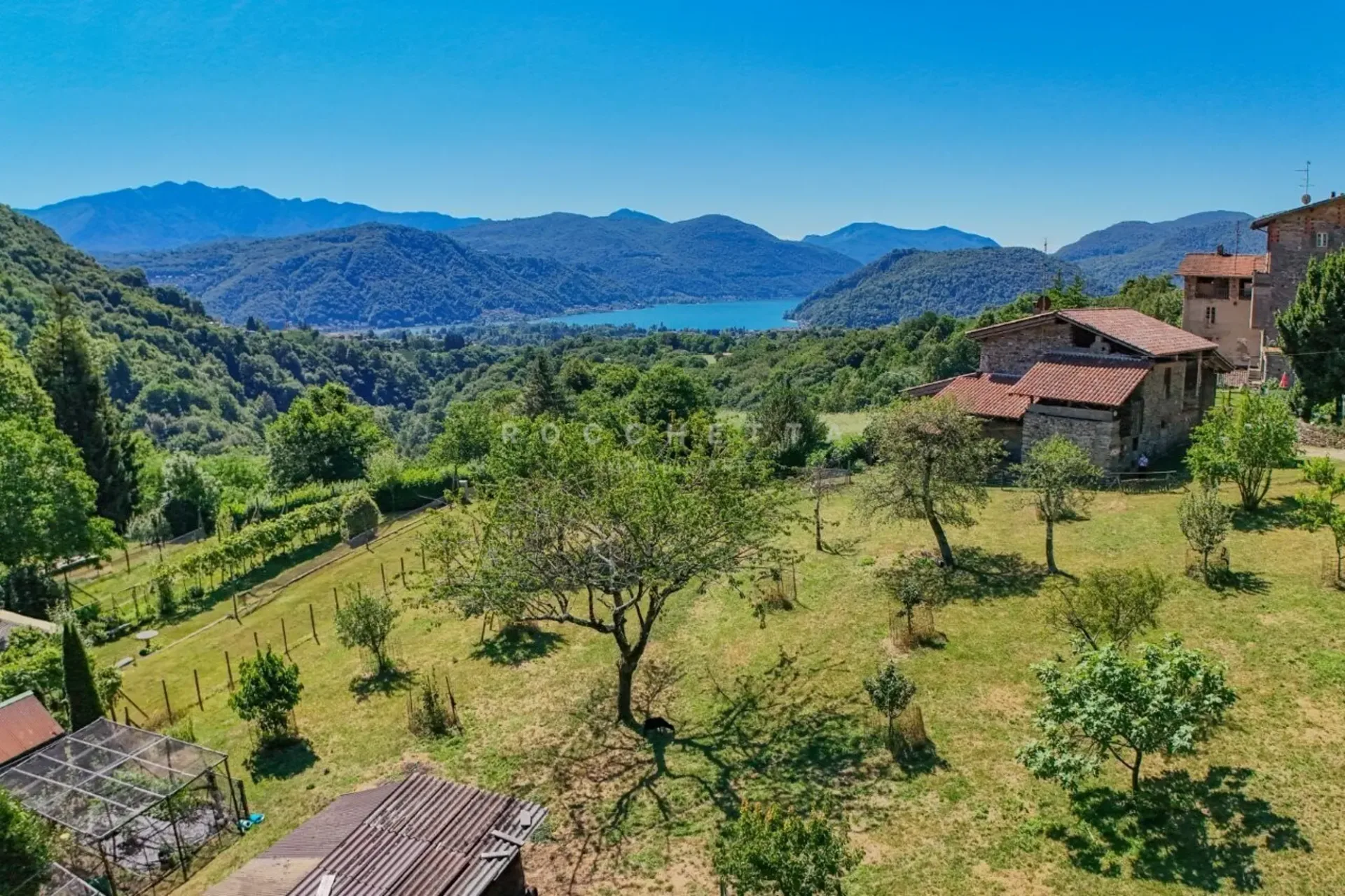 Paradiso naturale con incantevole vista, terreni agricoli e boschivi