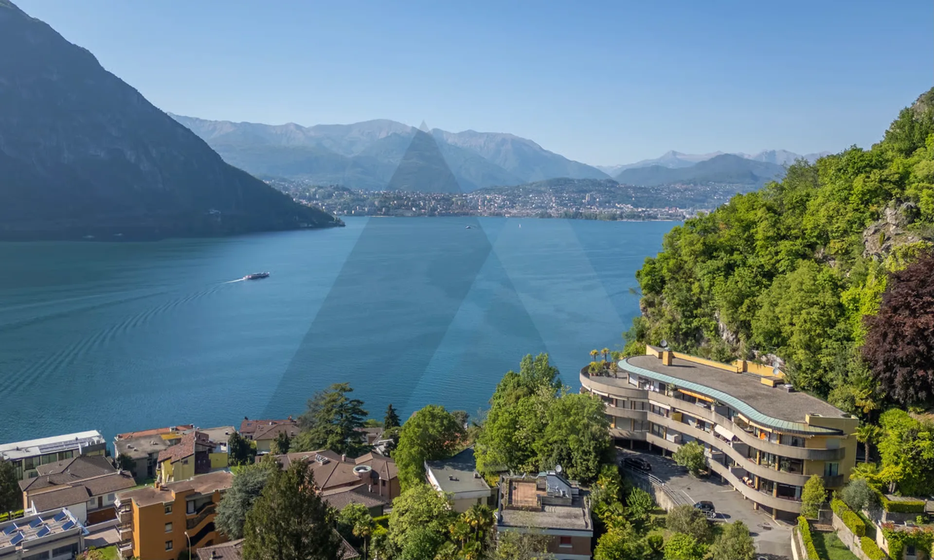 STUDIO ARREDATO CON TERRAZZA E VISTA LAGO