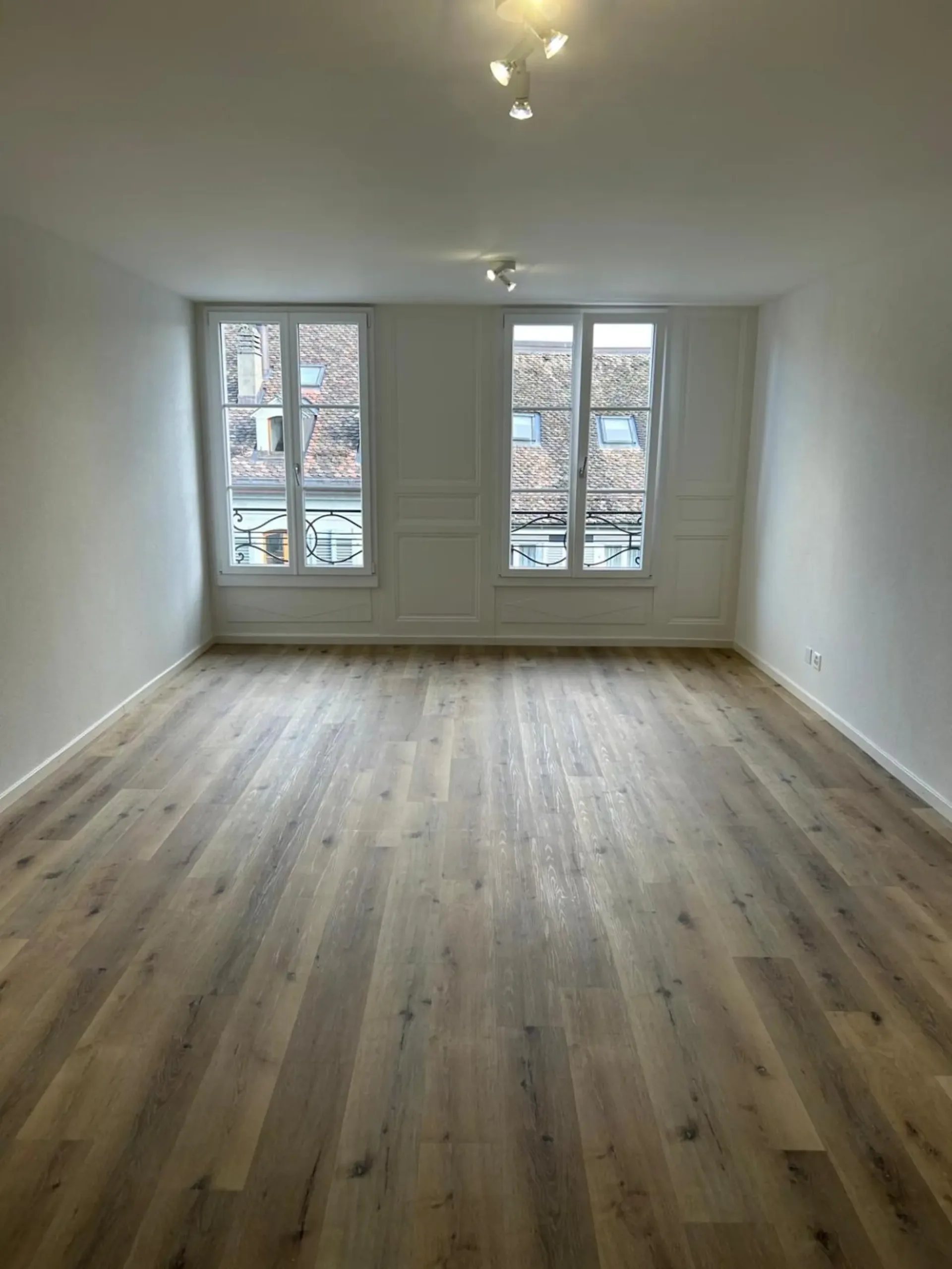 GROSSES 3-ZIMMER-WOHNUNG MIT VIEL LICHT