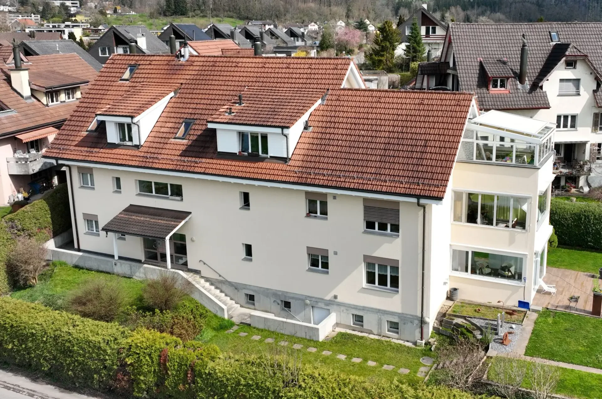 Exklusive 4.5-Zimmer-Dachwohnung mit sonniger Terrasse und Wintergarten