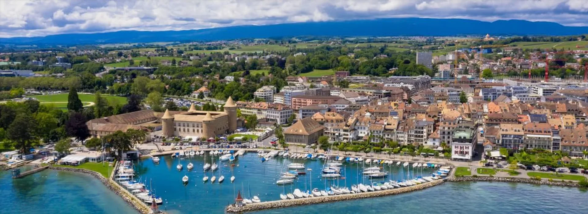 MORGES: Mehrere außergewöhnliche Einfamilienhäuser in der Umgebung