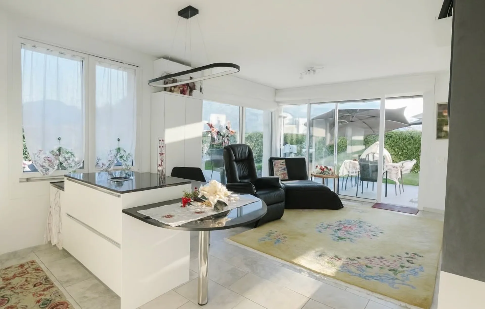 Wohnung mit 3,5 Zimmern, großer Terrasse und Garten