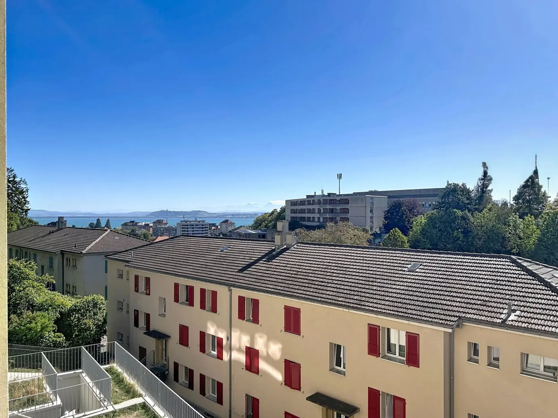 Lumineux 3.5 pièces avec balcon et vue à Neuchâtel