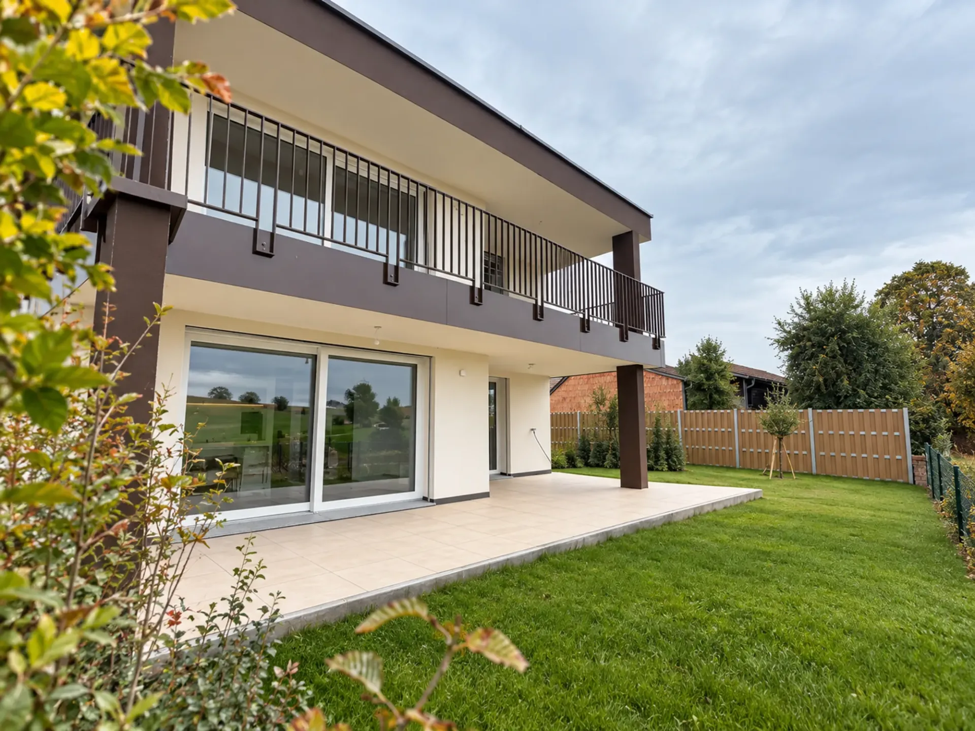 NEUE VILLA 6,5 ZIMMER – 5 SCHLAFZIMMER – VERFÜGBAR AB SOFORT