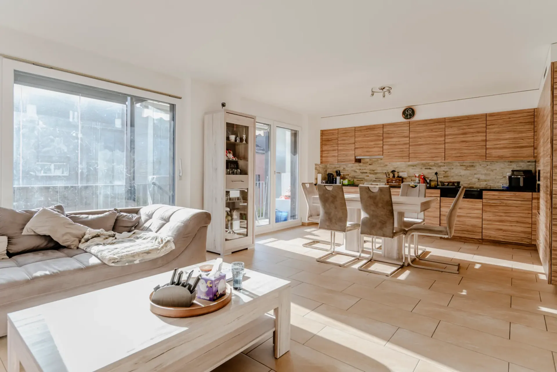 Helles 4.5-Zimmer-Wohnung mit Balkon und Tiefgaragenparkplatz