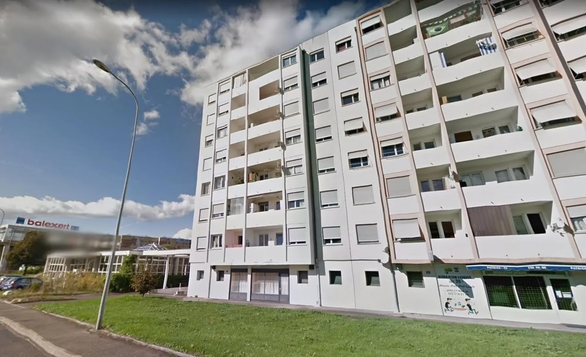 Ihr überdachter Parkplatz neben Balexert