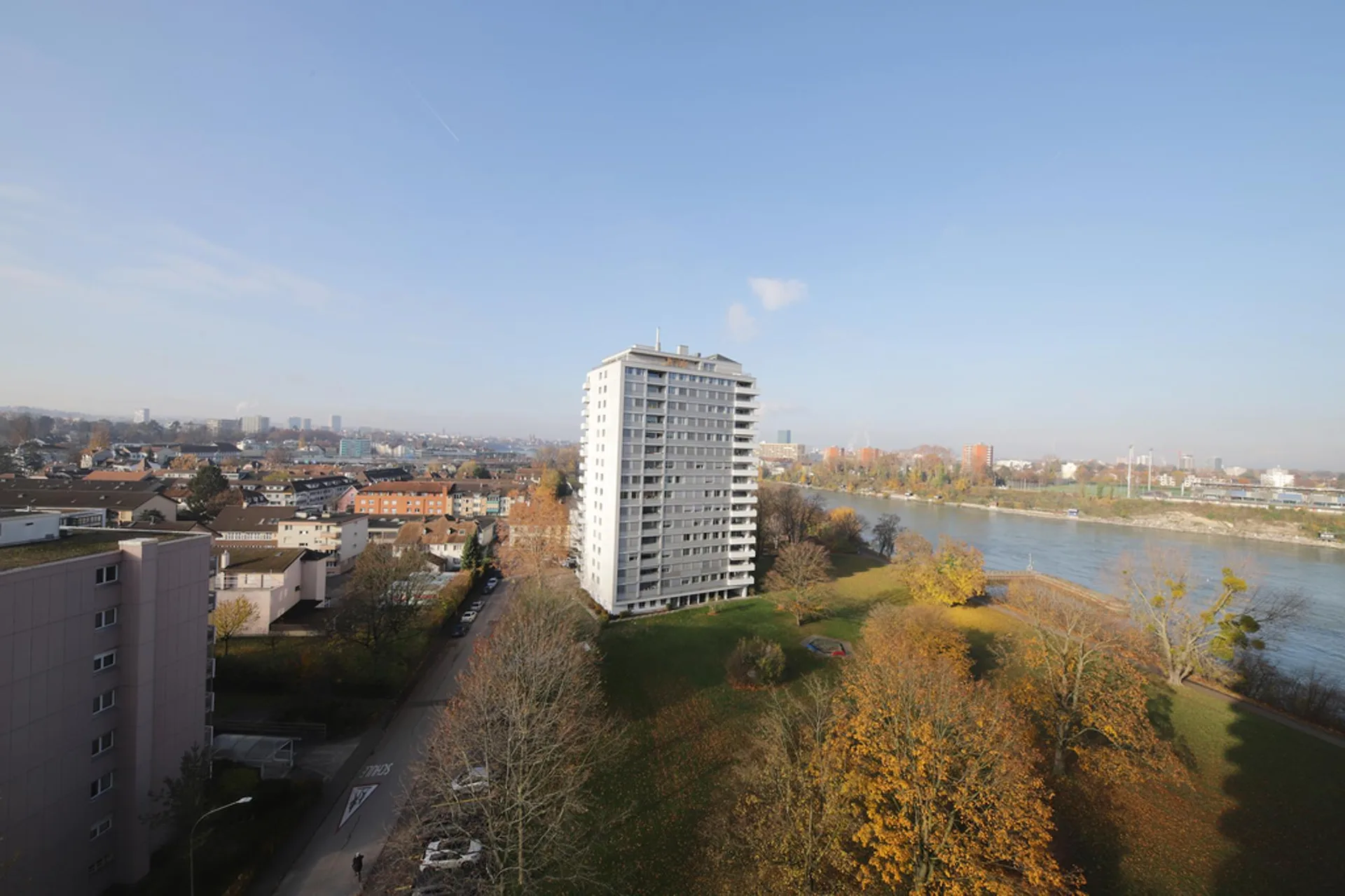 Familienwohnung direkt am Rhein