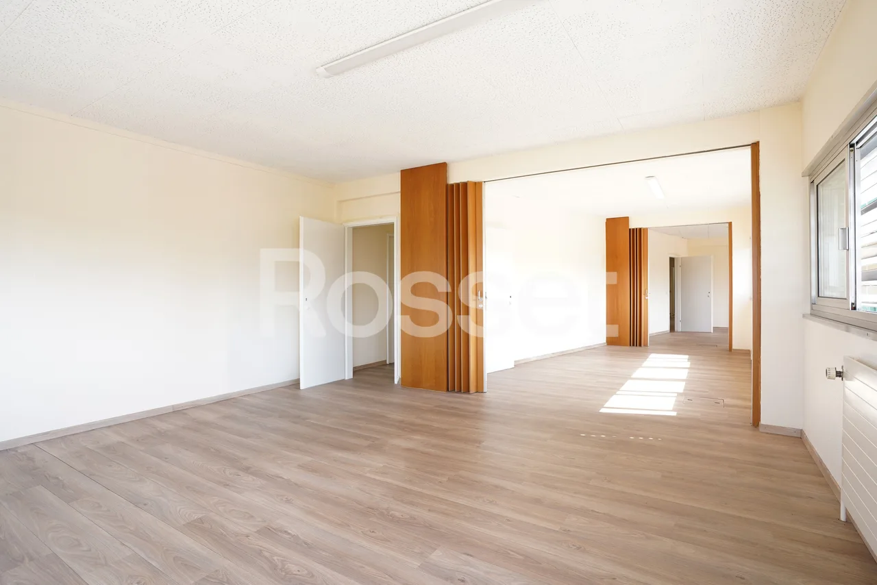 Bureaux d'env. 136 m²  au 1er étage