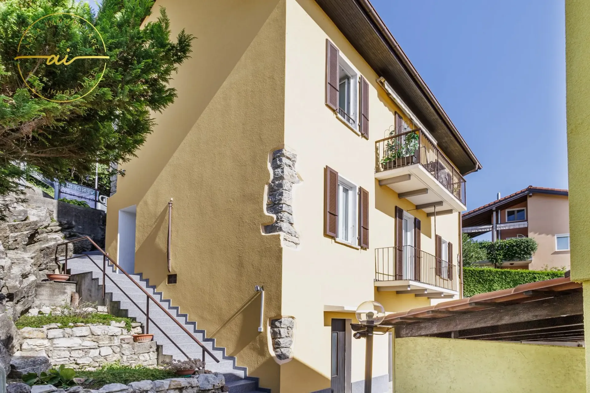 Geräumiges 6.5-Zimmer-Haus in Wohngebiet in Morbio Inferiore