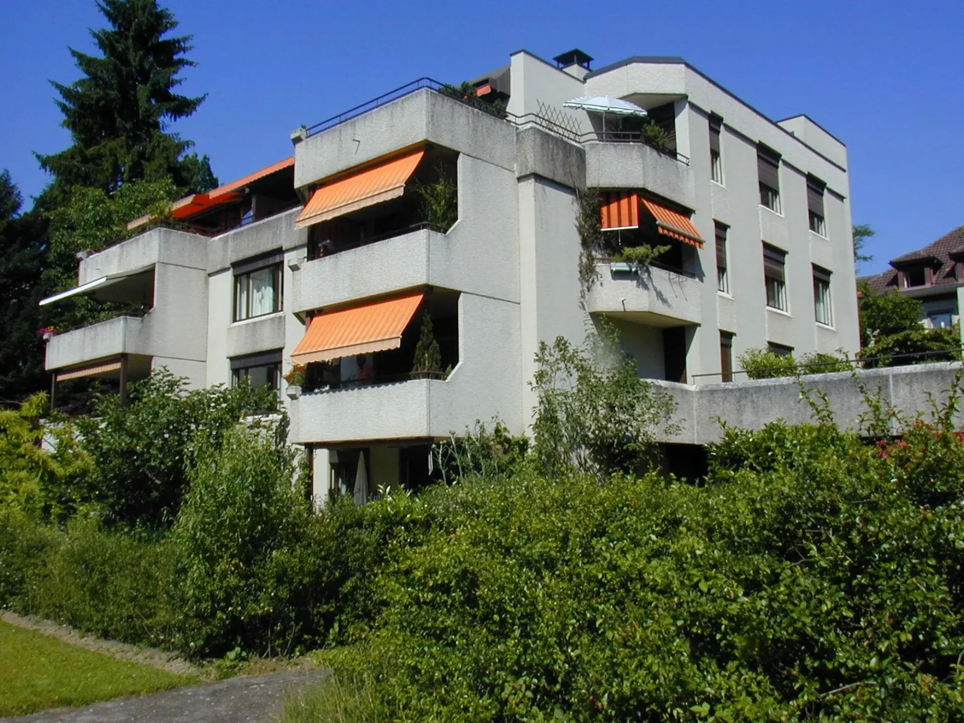 Appartement en attique avec vue lointaine dans le quartier de Brunnadern