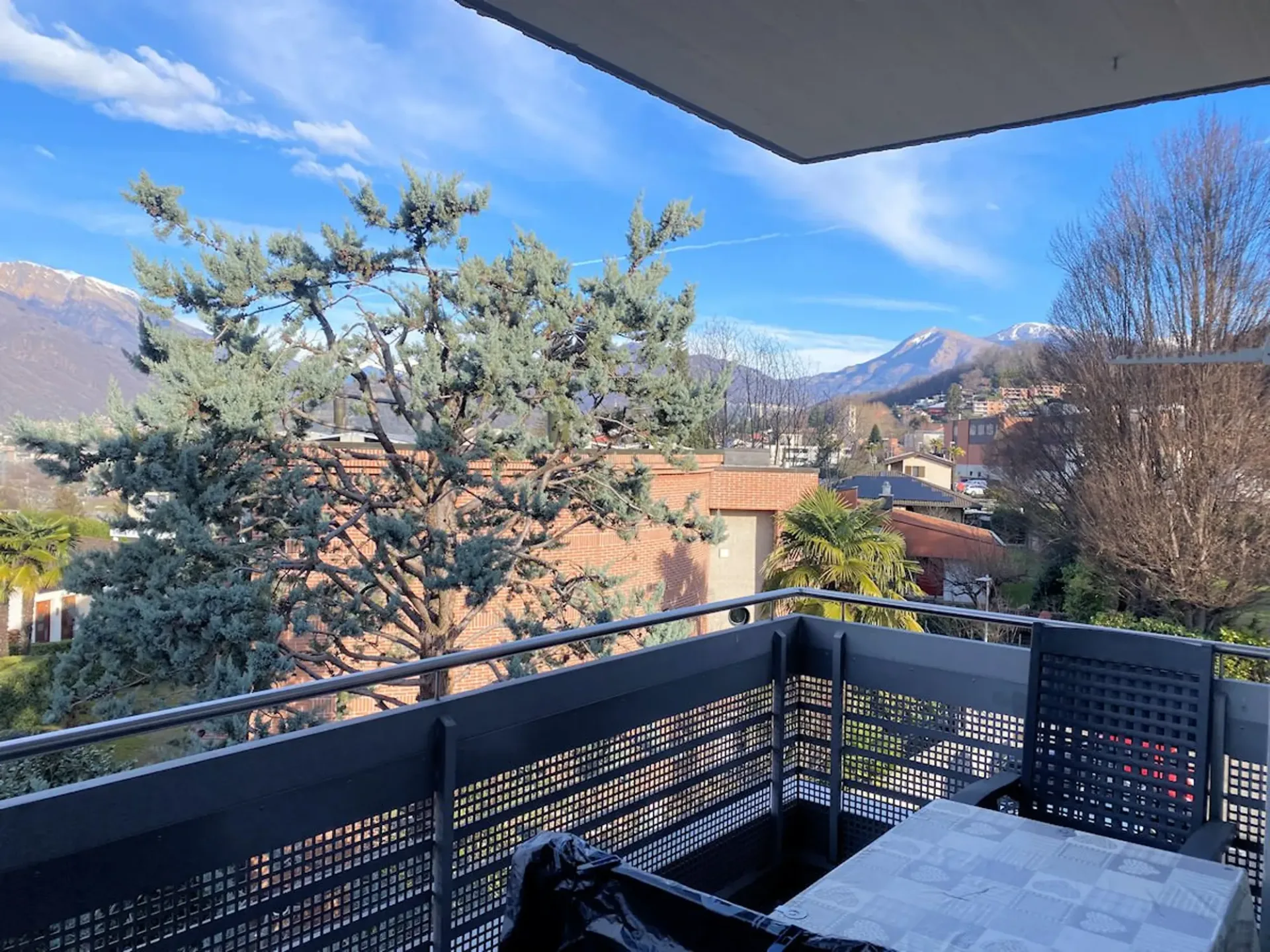 Helles 3.5-Zimmer-Apartment mit Balkon in Vezia