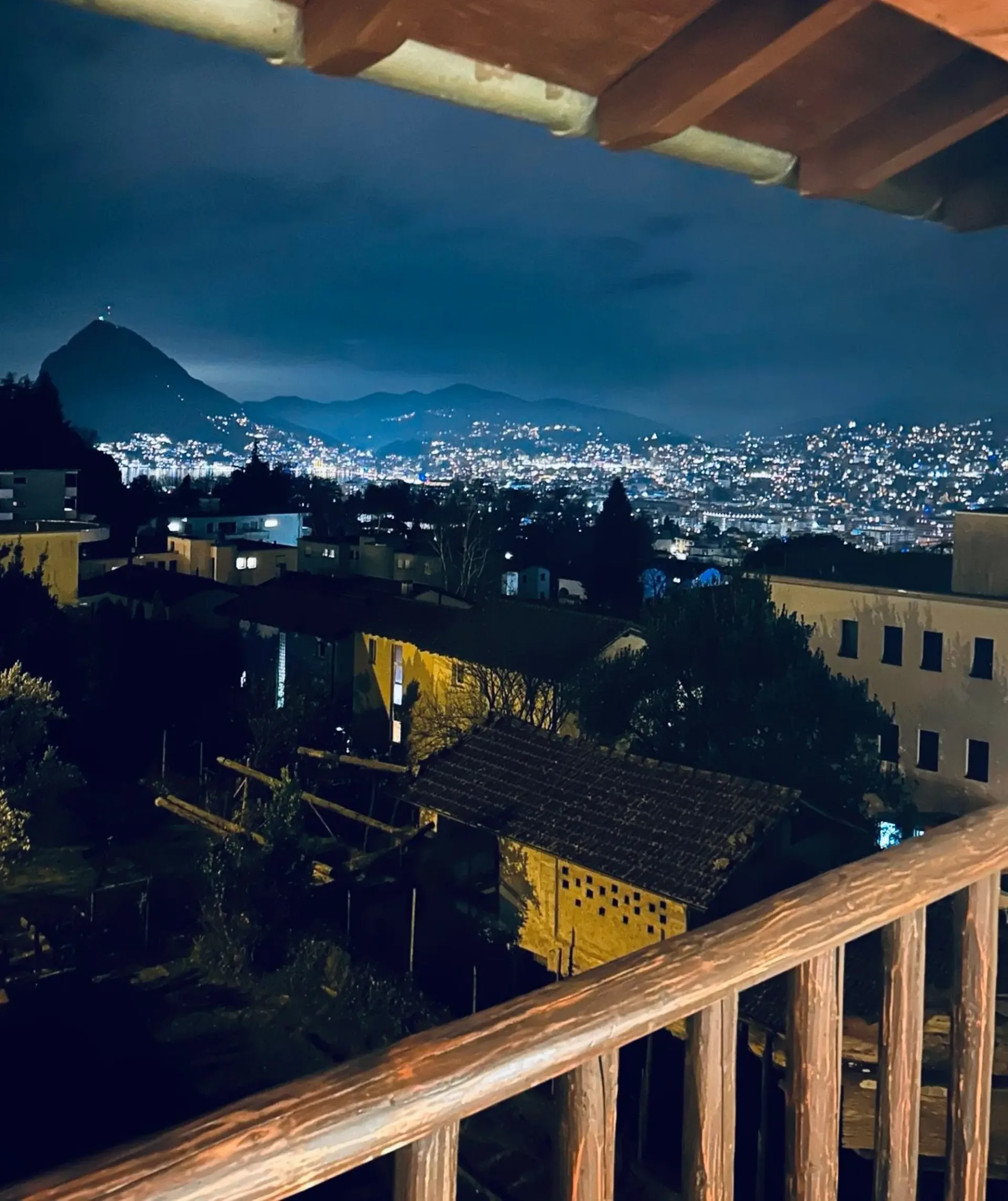 Elegante villa d’epoca rinnovata con vista lago e città – Lugano