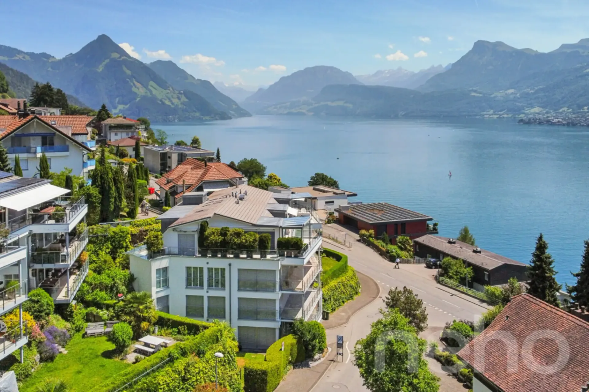 Exklusive Terrassenwohnung mit Panorama-Seesicht