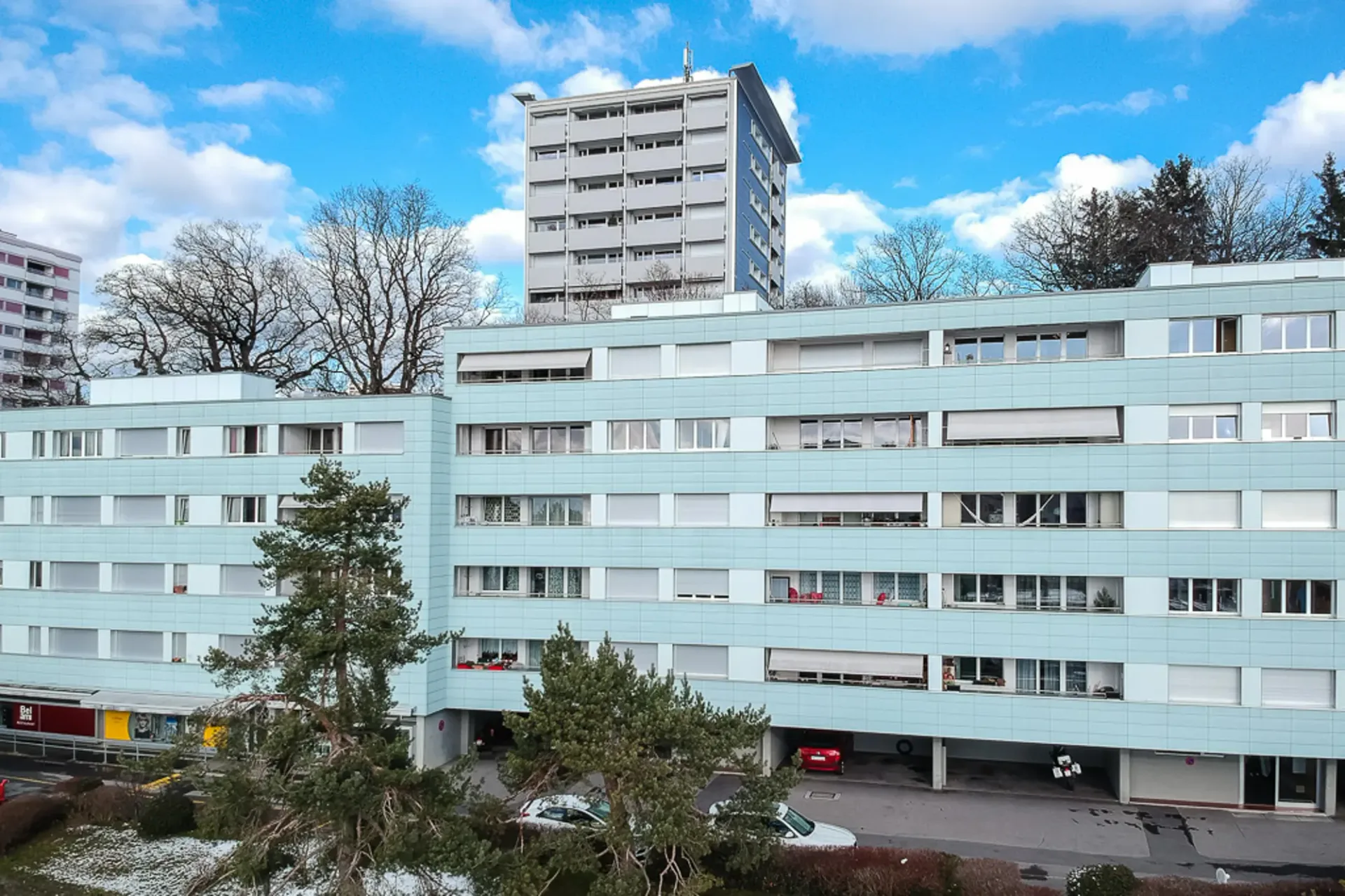 Parkplätze innen zu vermieten in der Nähe des Chailly-Viertels