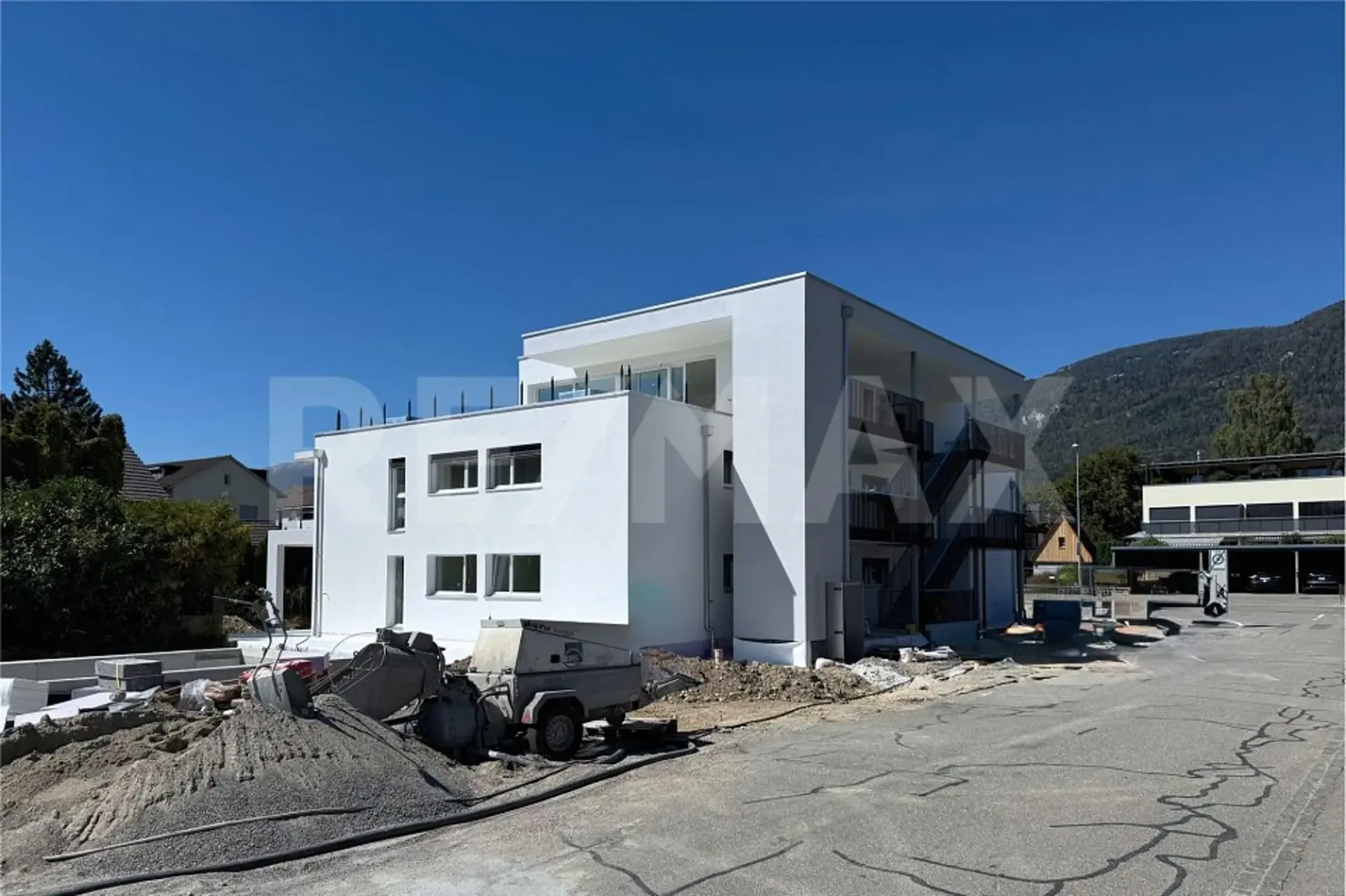 Nouveau bâtiment, situé dans un endroit calme, avec beaucoup de soleil et un aménagement intérieur à déterminer par vous-même (en construction)
