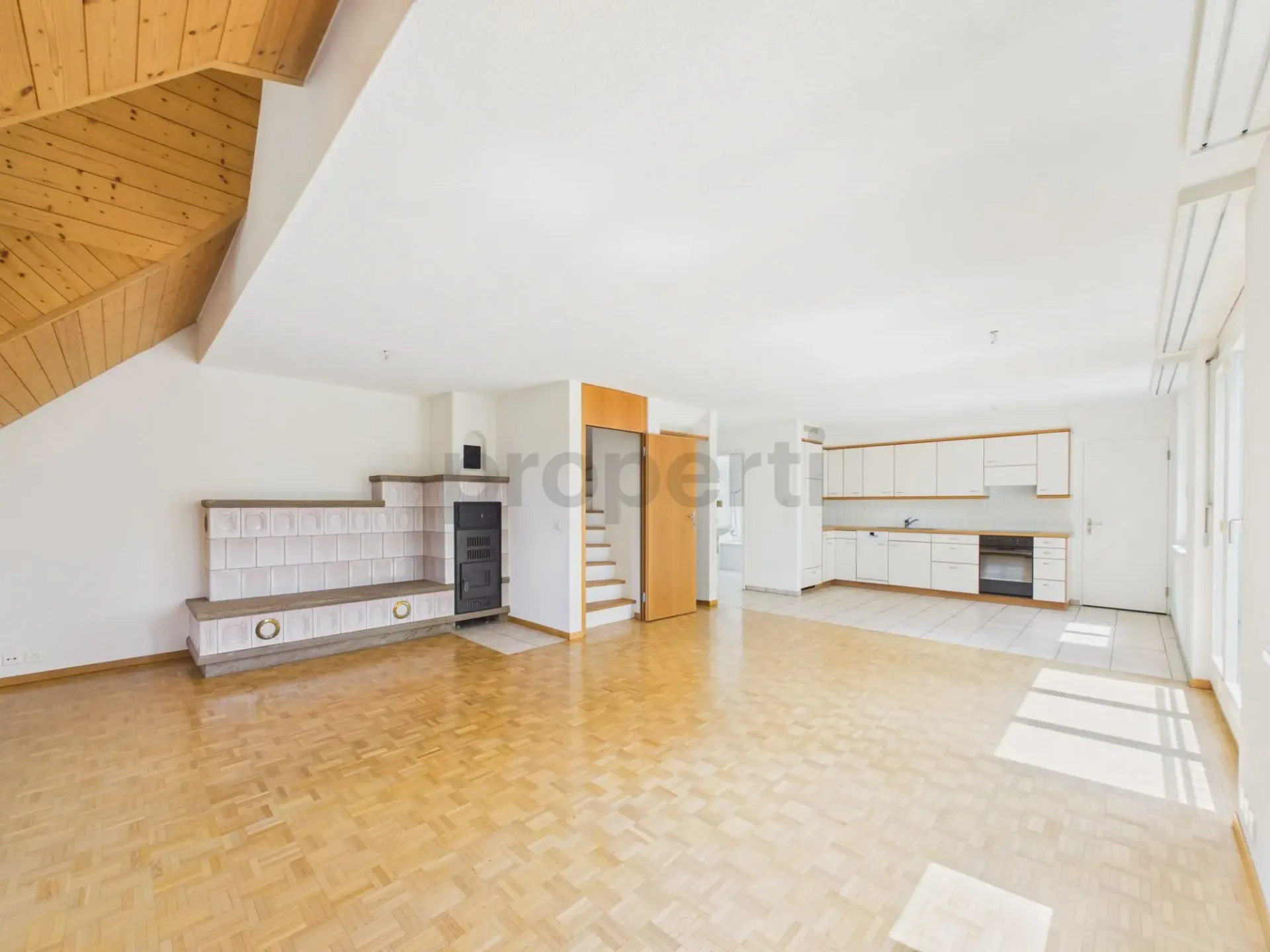 Prächtiger Kachelofen, sonnige Maisonette und idyllische Lage