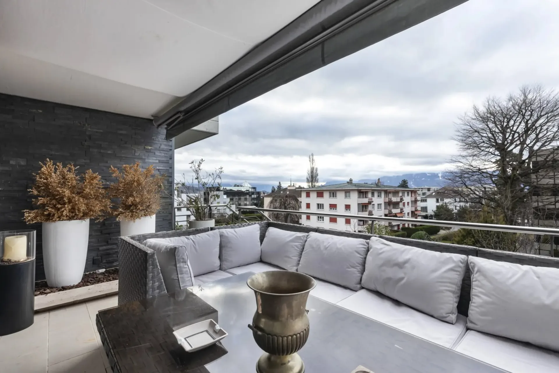 Appartement en duplex avec terrasse et jardin à Pully Sud