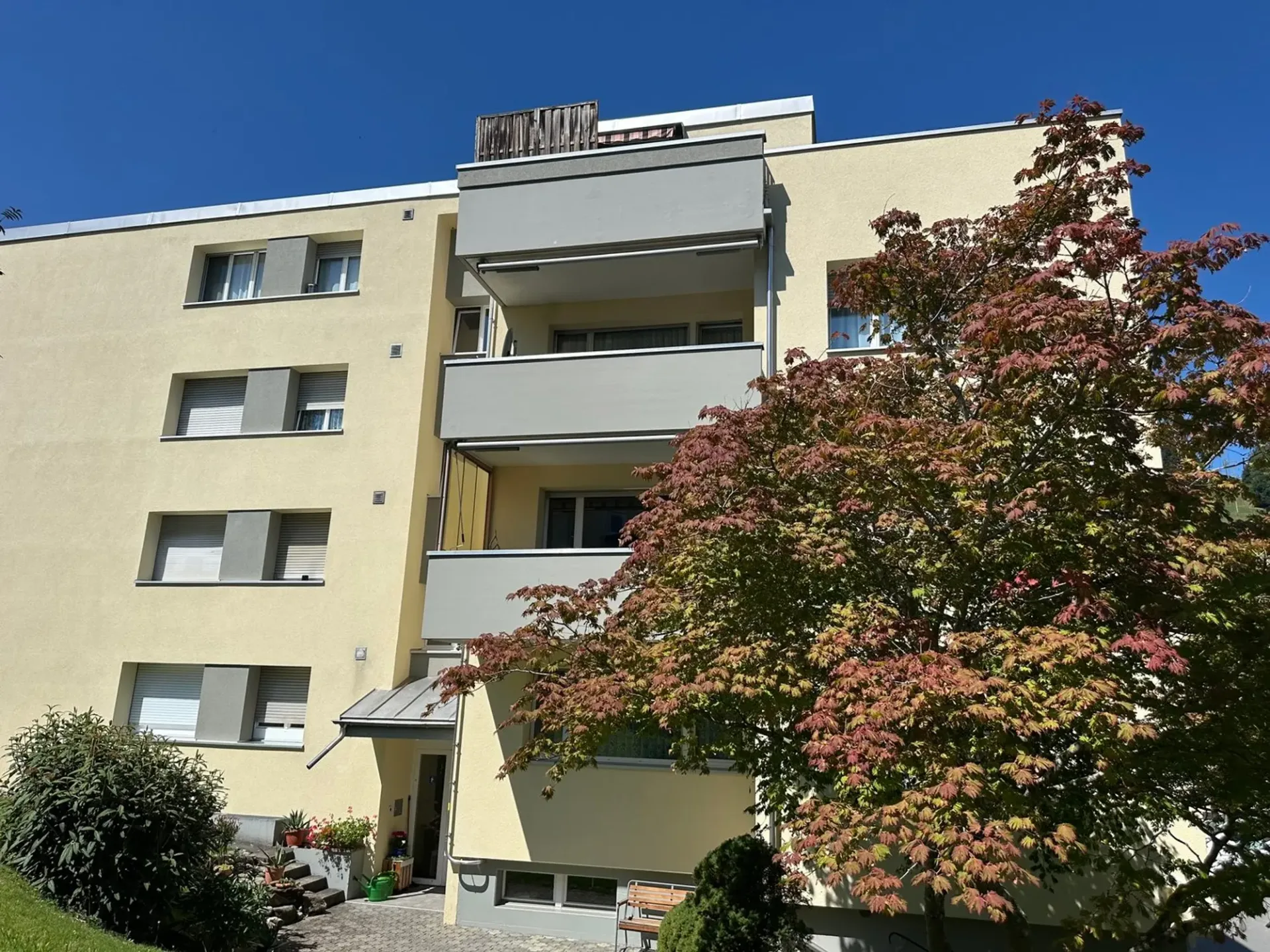 Traumhafte 2½-Zimmer-Attikawohnung in Grub AR – grosse Terrasse & Weitsicht