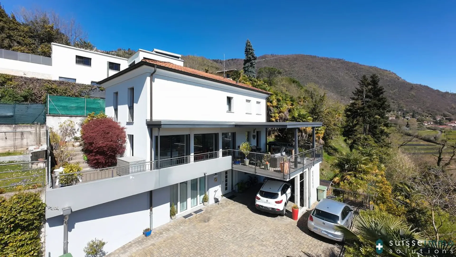 Casa unifamiliare immersa nel verde con vista panoramica e ampia terrazza a Vacallo
