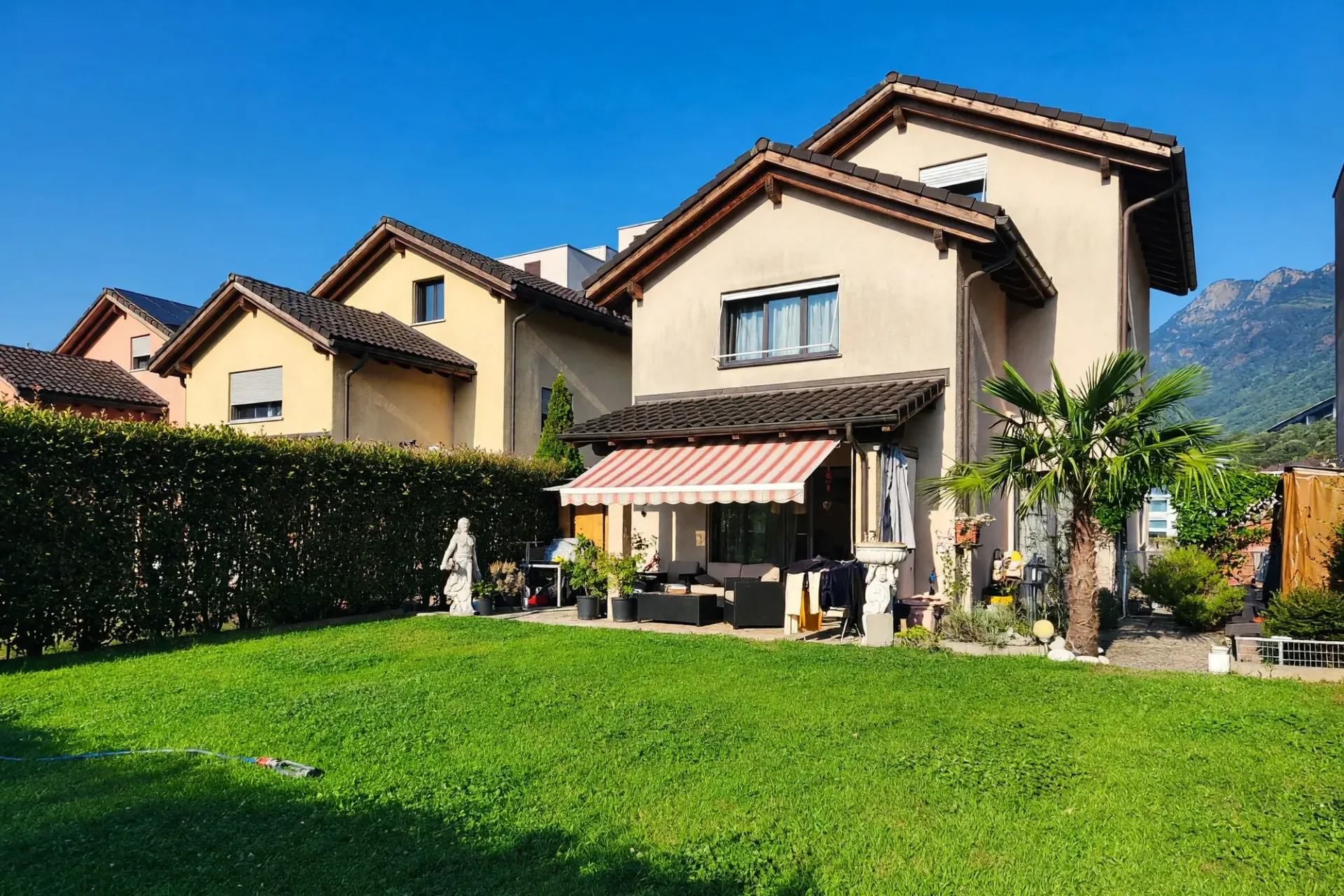Villa 5,5 mit 300 m² Garten und bewohnbarer Mansarde