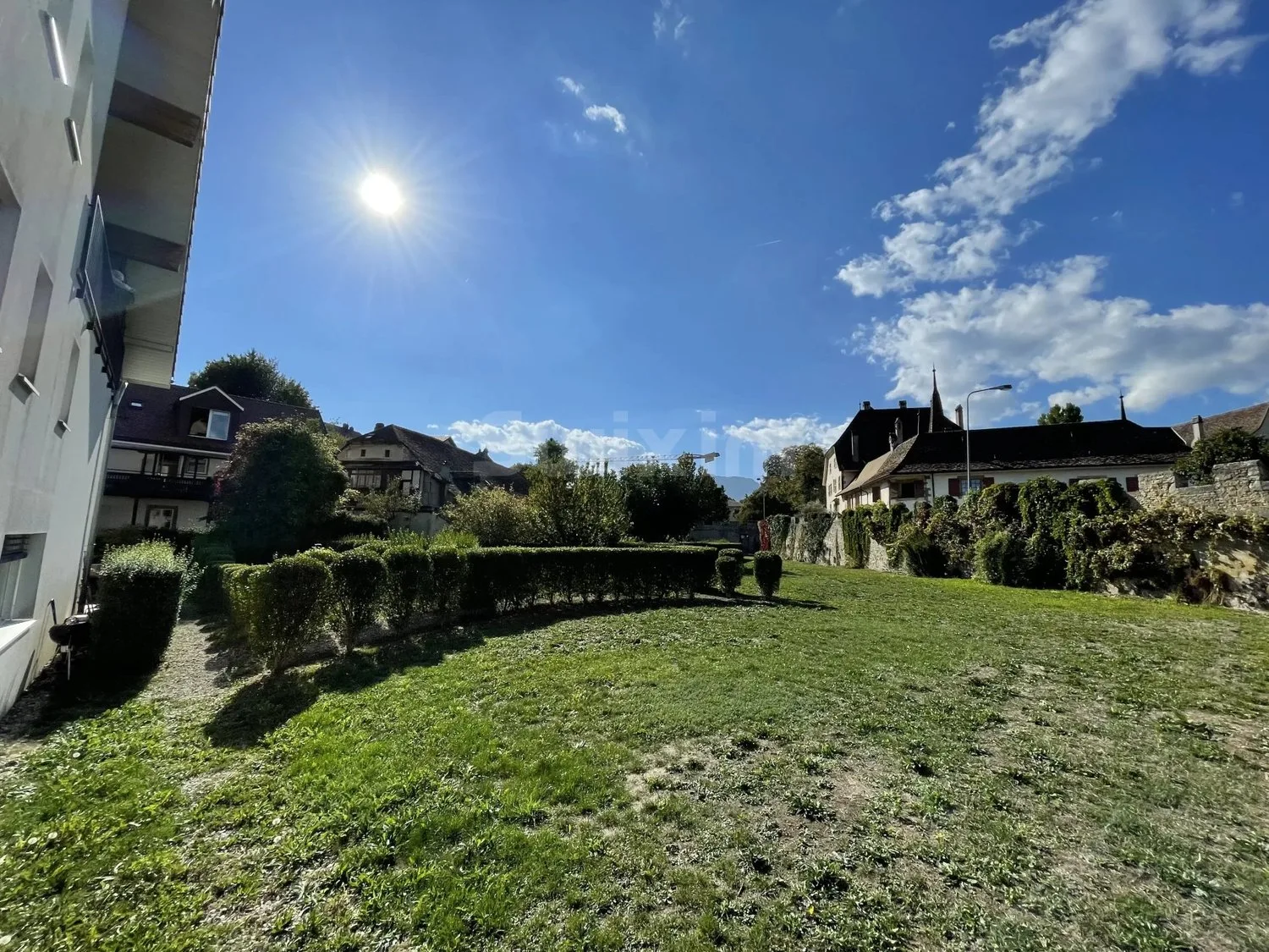 Geräumiges Duplex mit 5.5 Zimmern in historischem Ambiente in Colombier