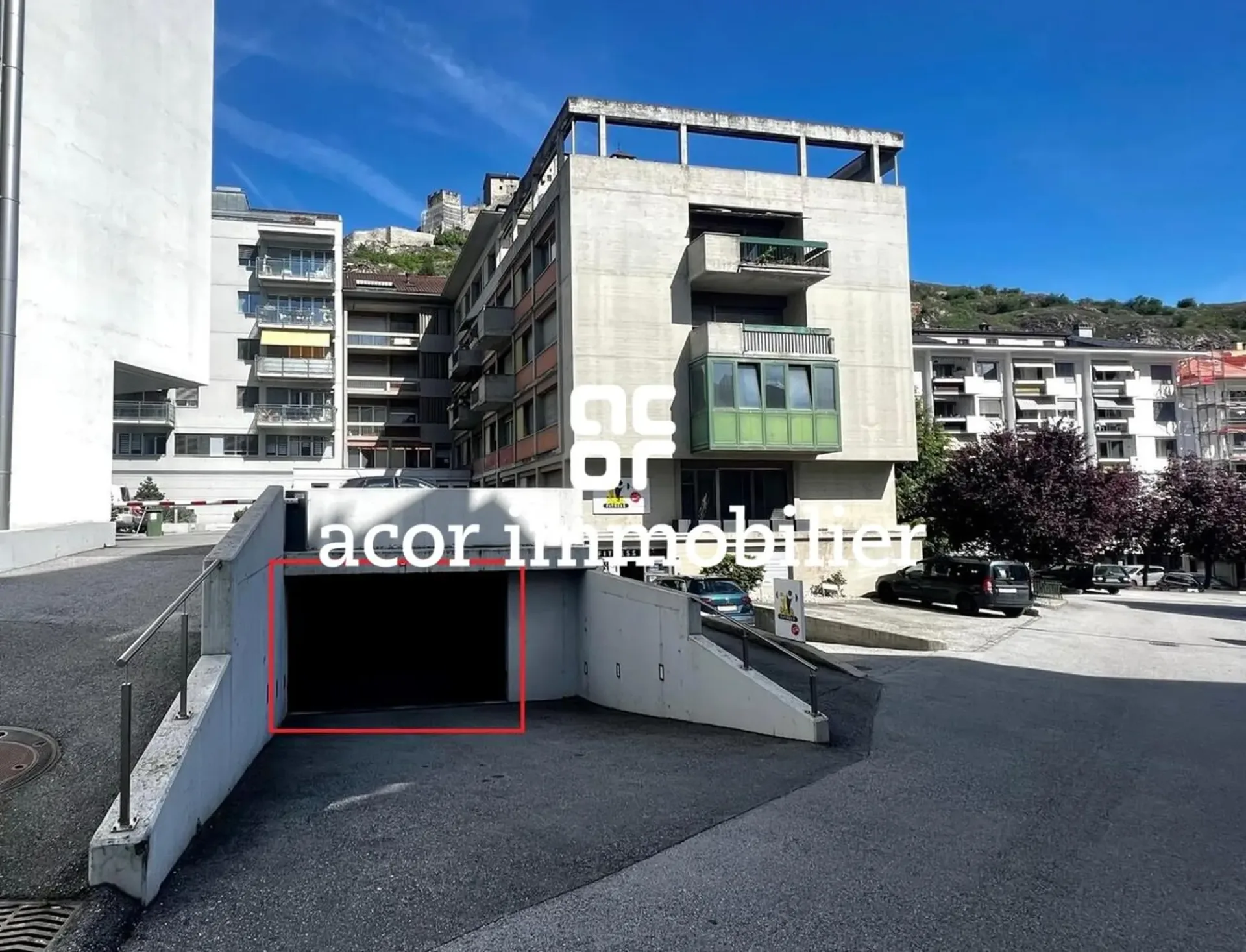 Parkplatz im unteren Erdgeschoss, weniger als 100m von der Place du Midi