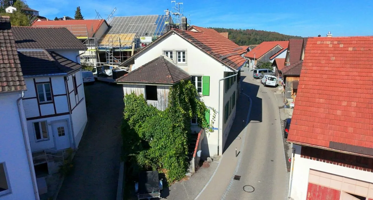 Une maison avec une histoire ! Ferme avec grange, charme et énorme potentiel