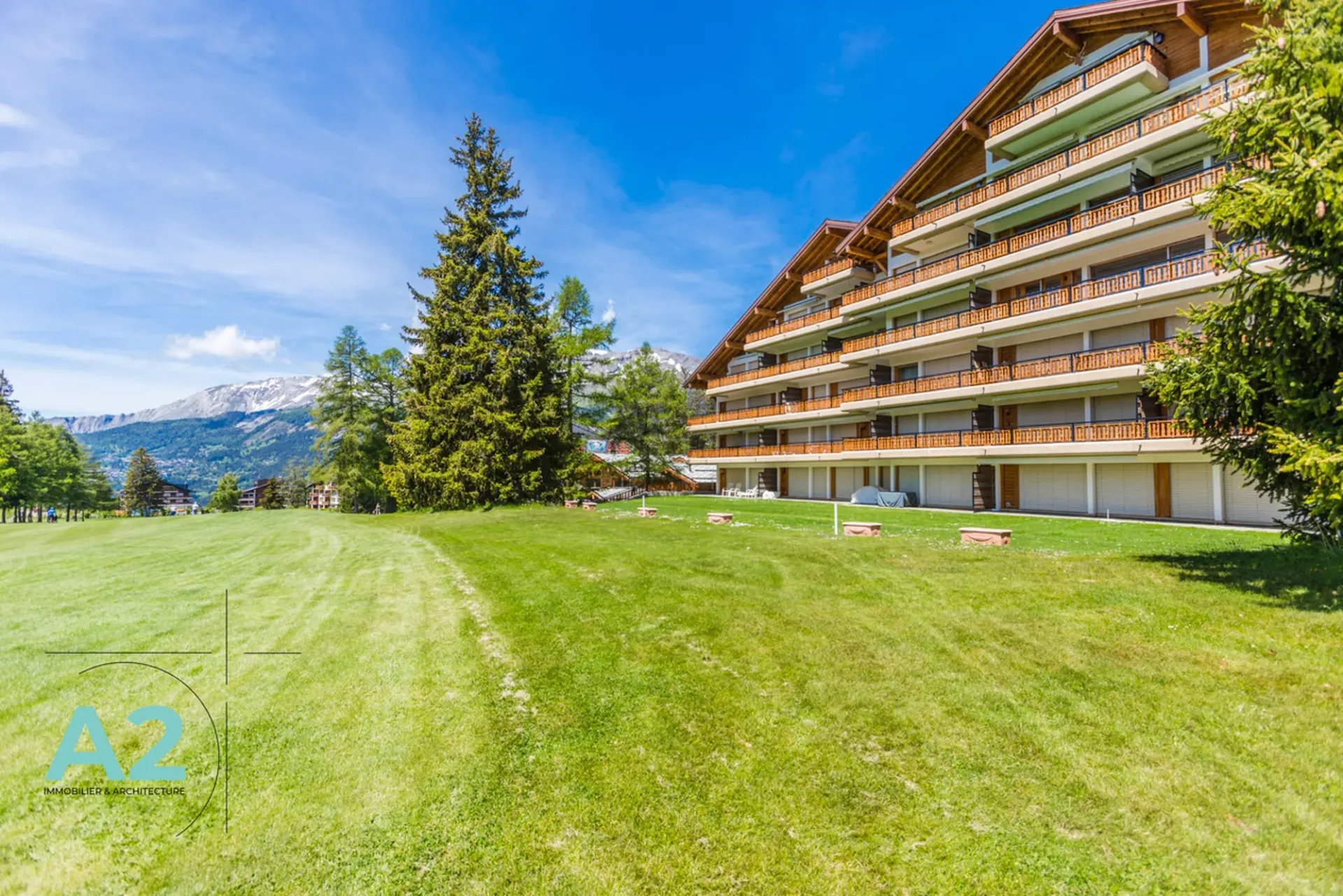 Situation exceptionnelle pour ce 4.5 pièces au bord du golf