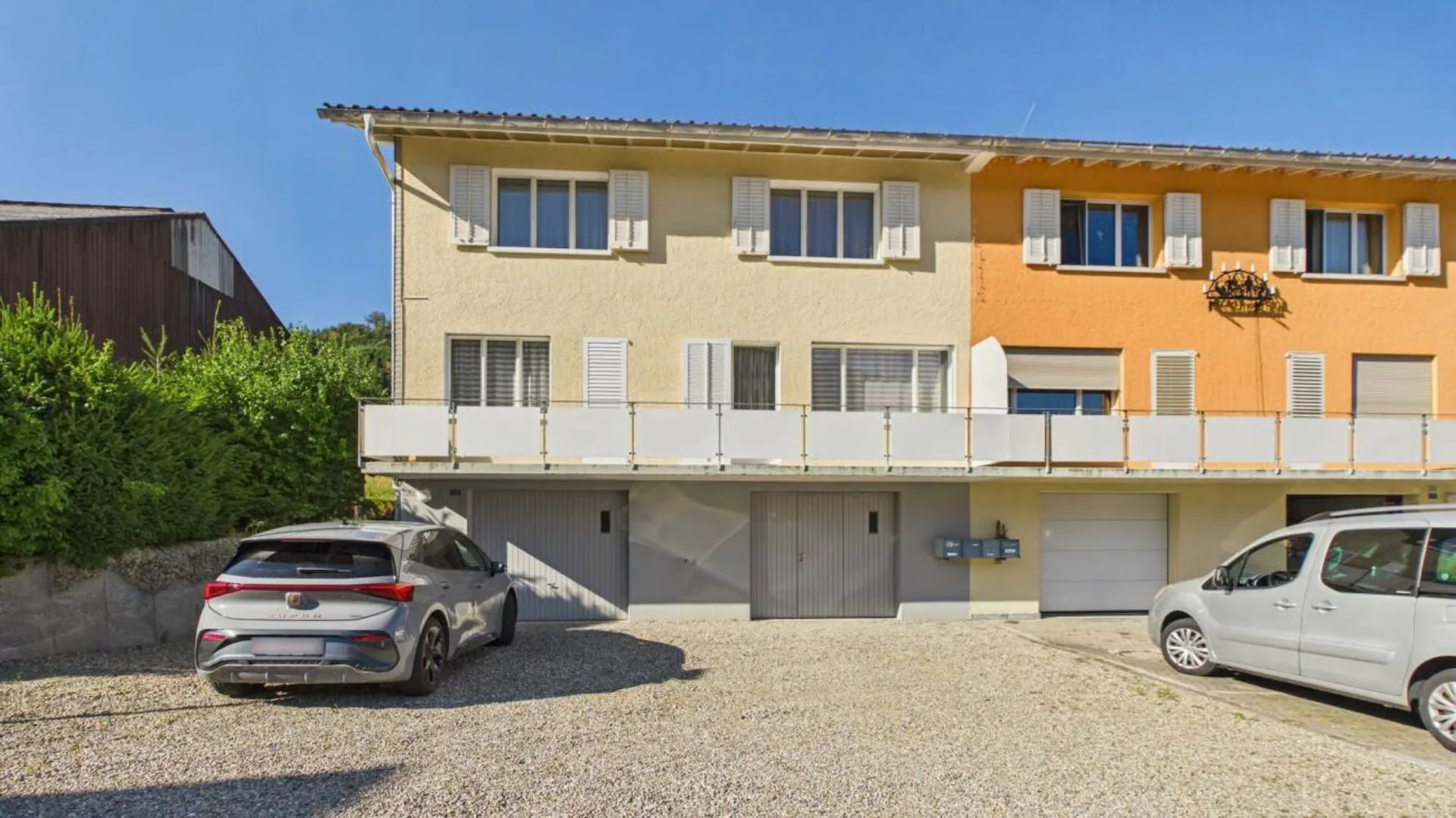 Doppeleinfamilienhaus mit 5.5 - Zimmer