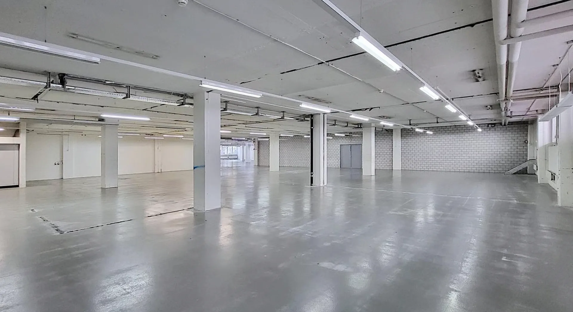 "Jetzt auch Teilflächen ab ca. 600 m2 - Gewerbeflächen/Produktion in Egg b. Zürich!"