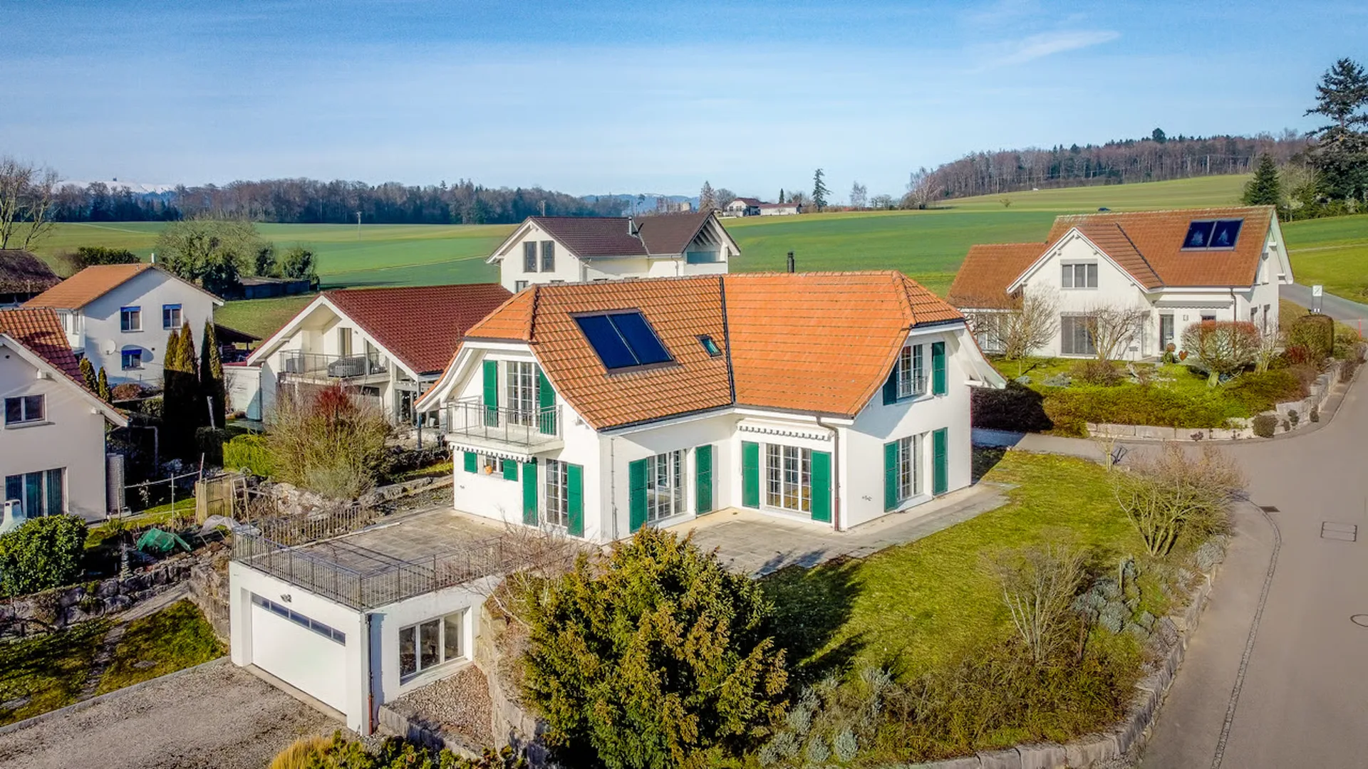LANDHAUS-PARADIES MIT RAUM FÜR LEBEN UND TRÄUME