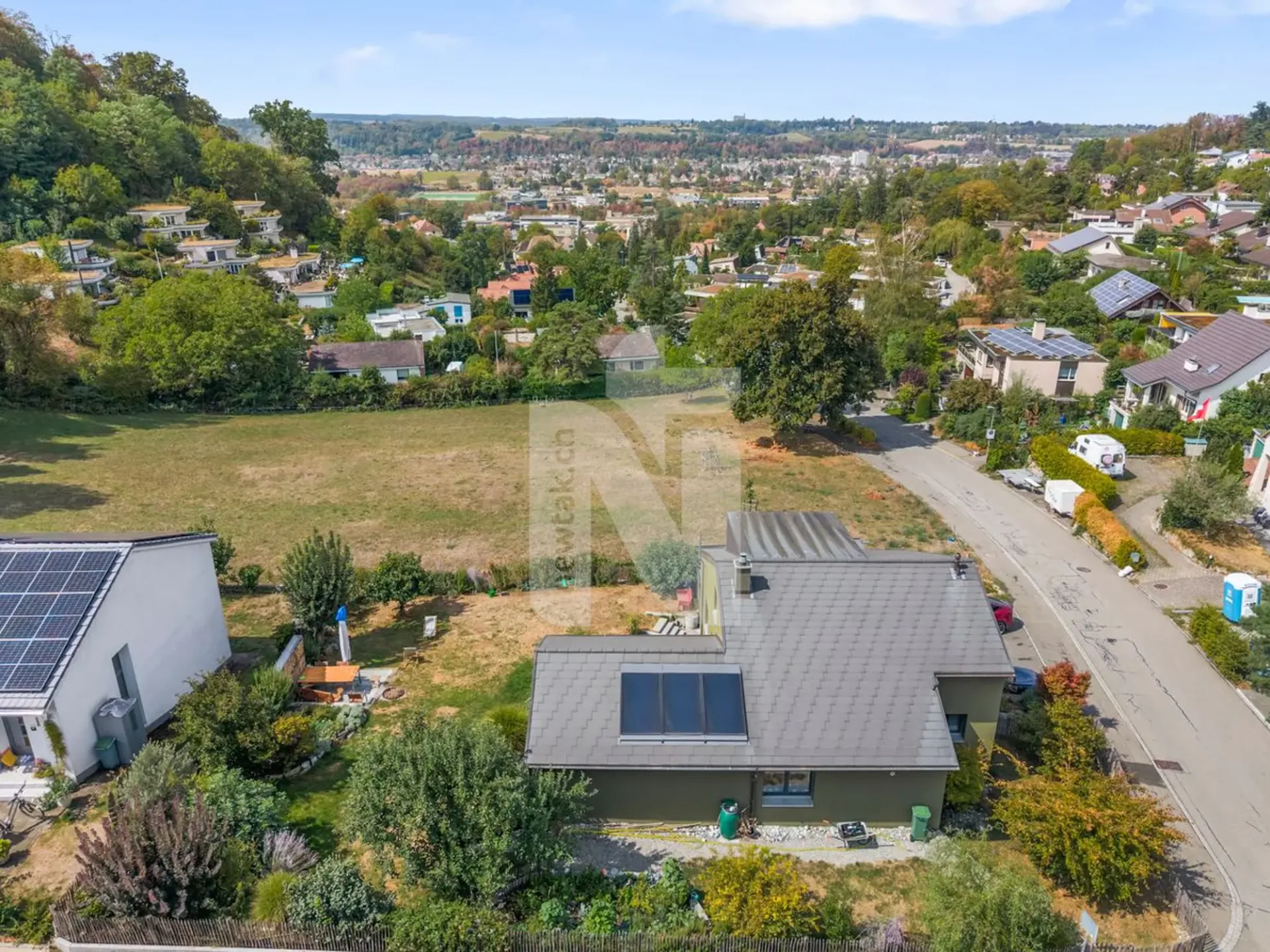 Terrain de construction attractif avec propriété bien entretenue et vue lointaine à Münchenstein